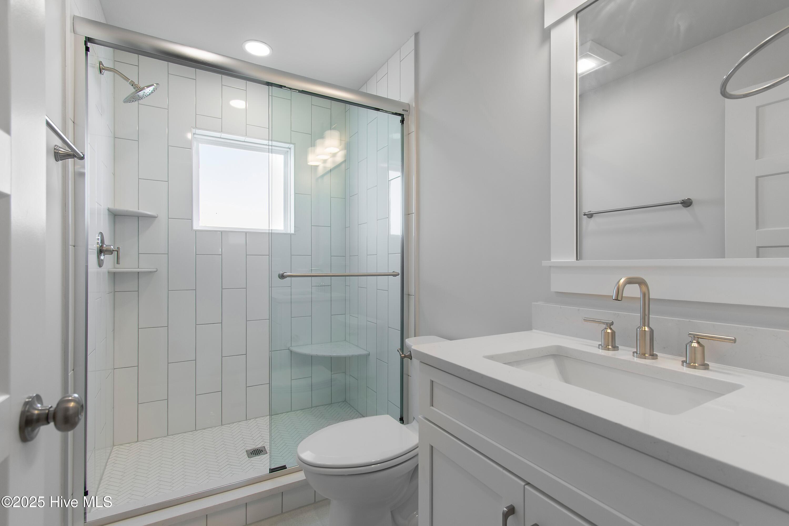 100511699 | Photo 24