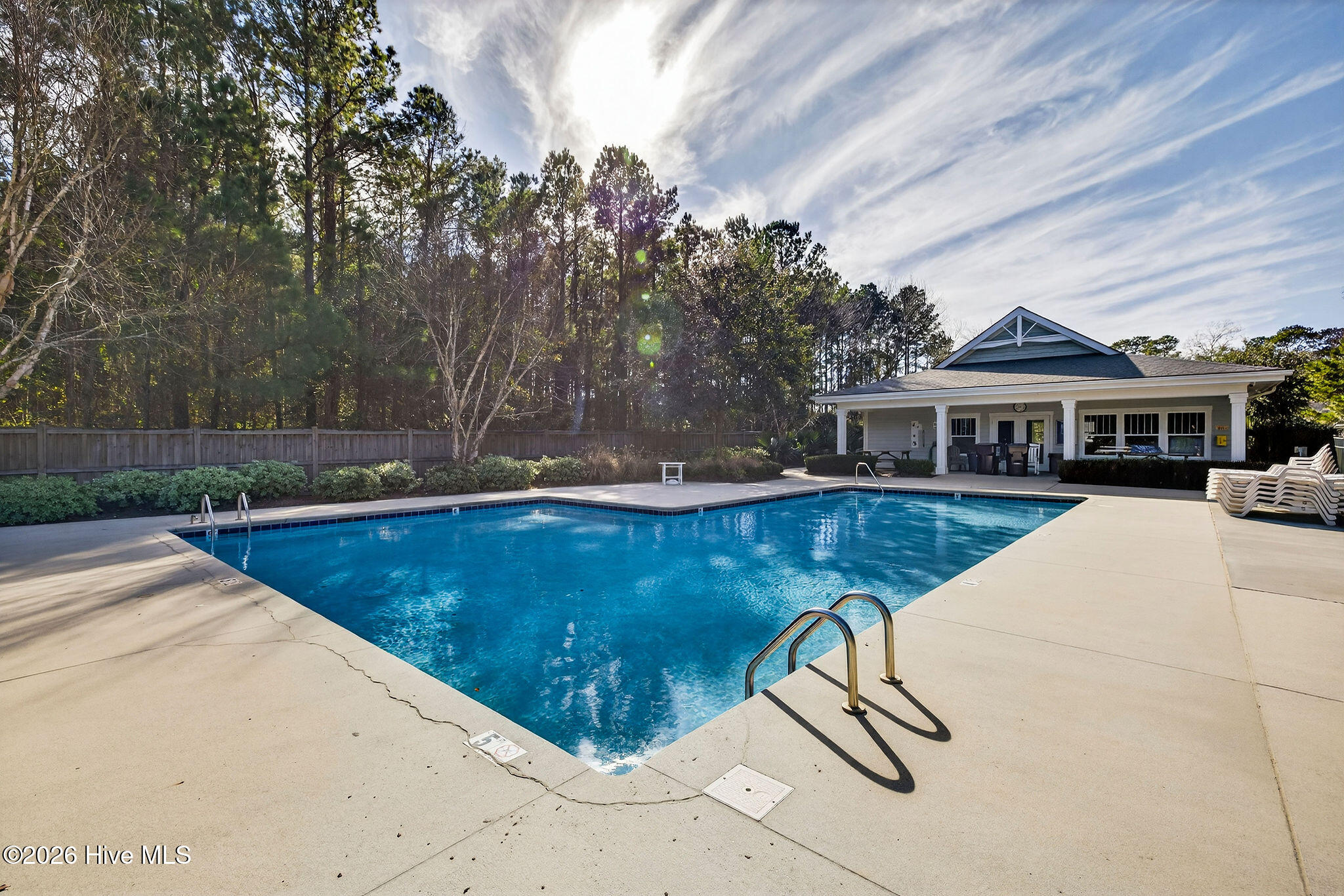 100547189 | Photo 56