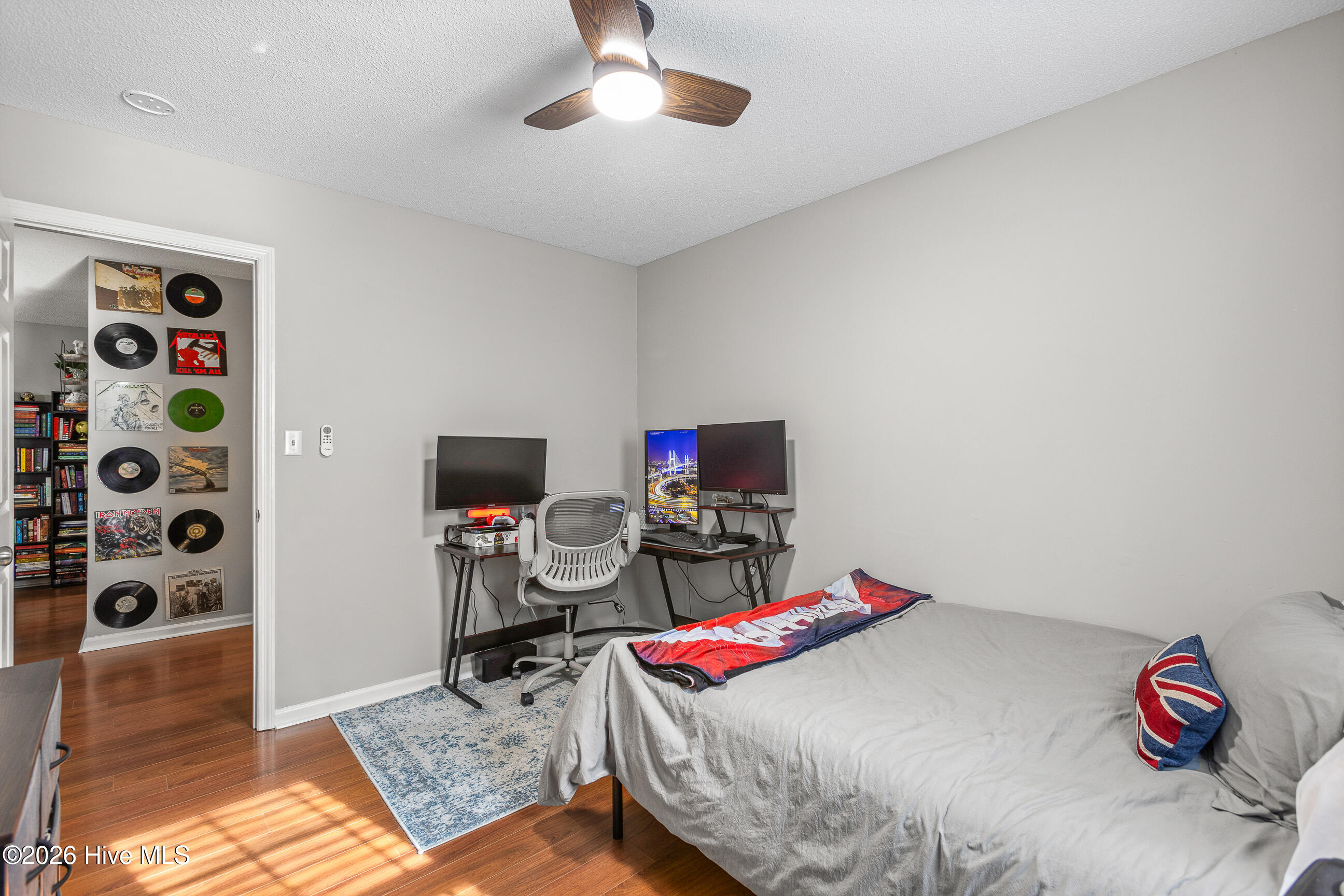 100553126 | Photo 22