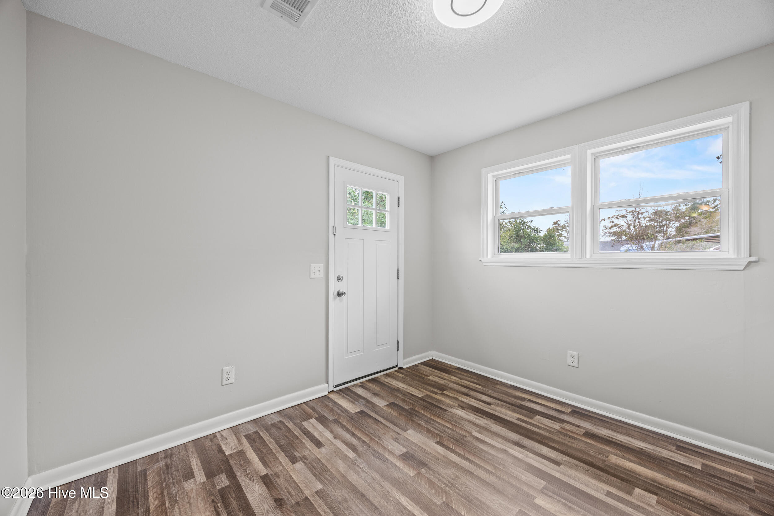 100540773 | Photo 13