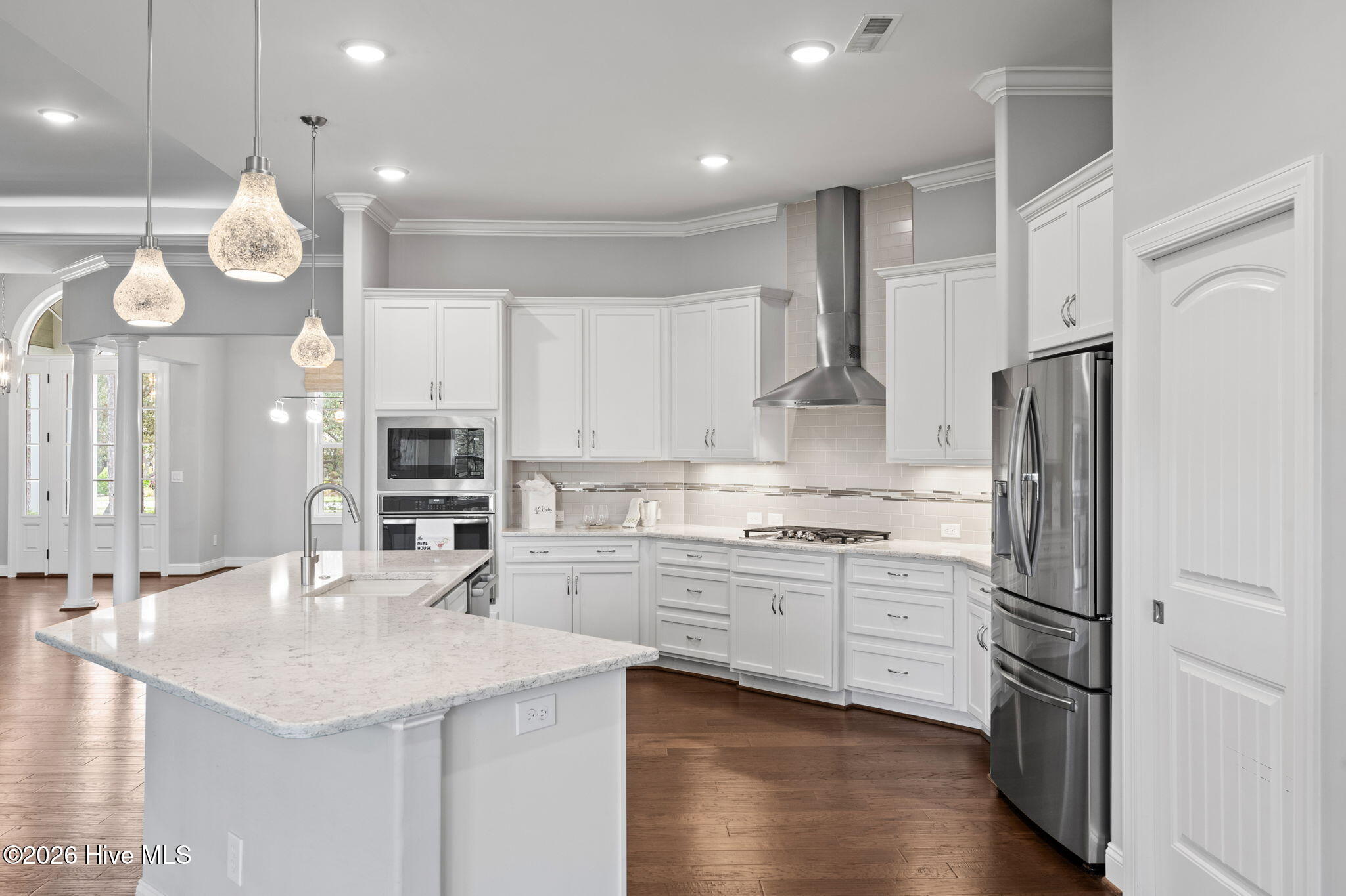 100566605 | Photo 18