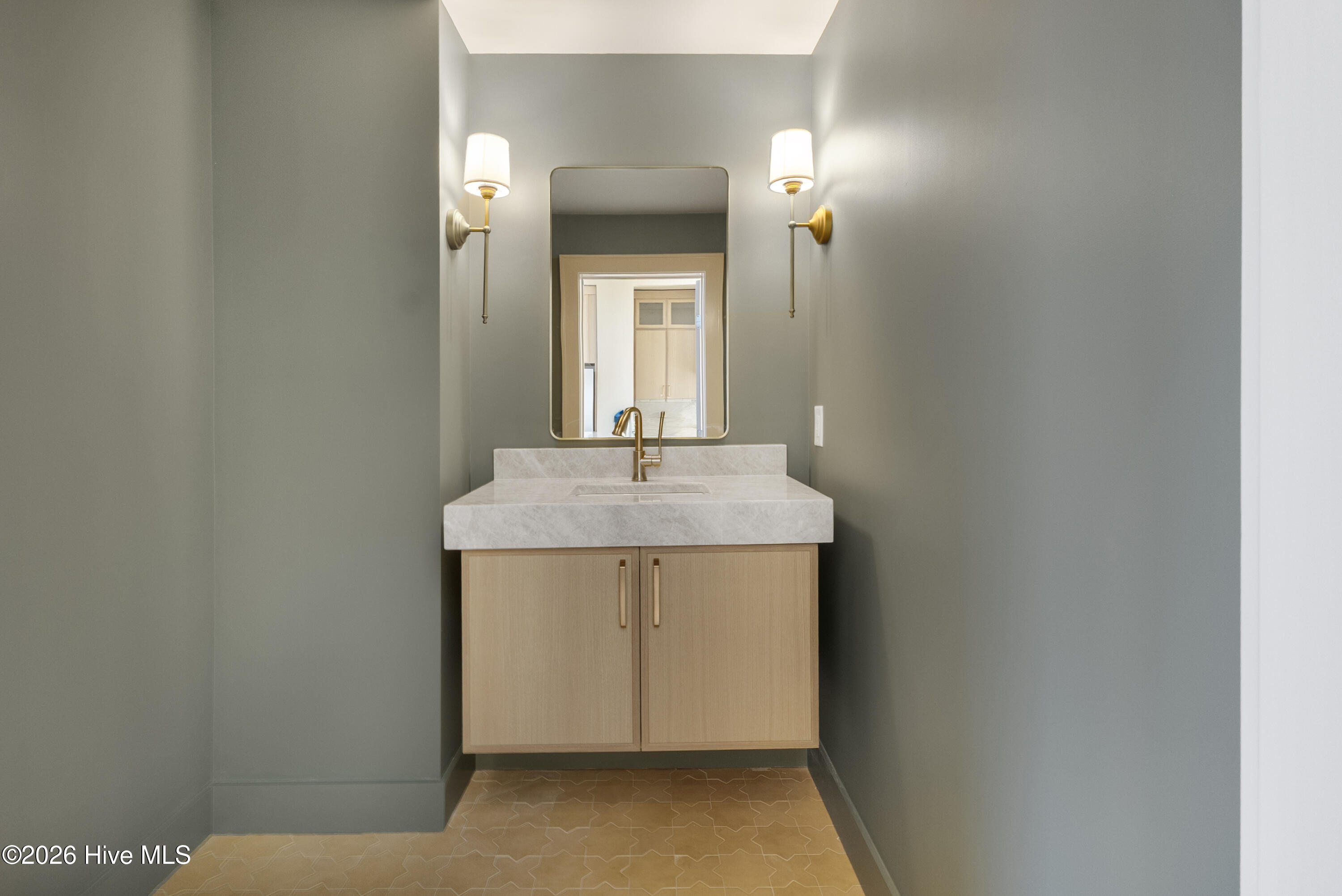 100551953 | Photo 45