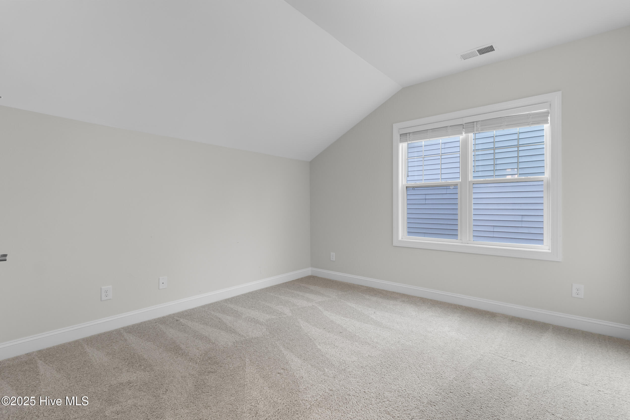 100561521 | Photo 27