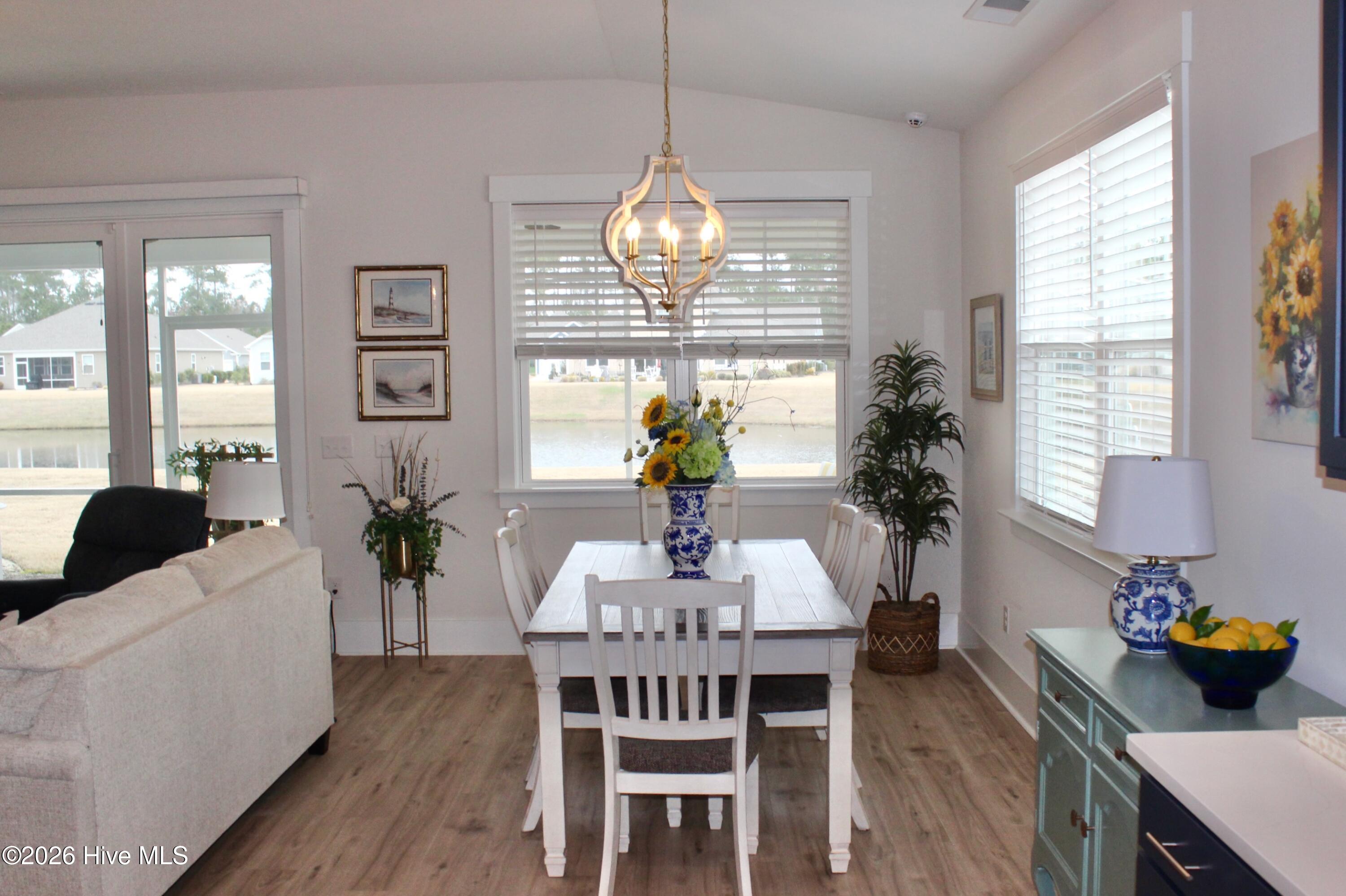 100557593 | Photo 12