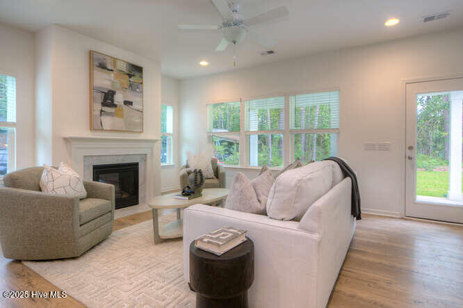 100525166 | Photo 11