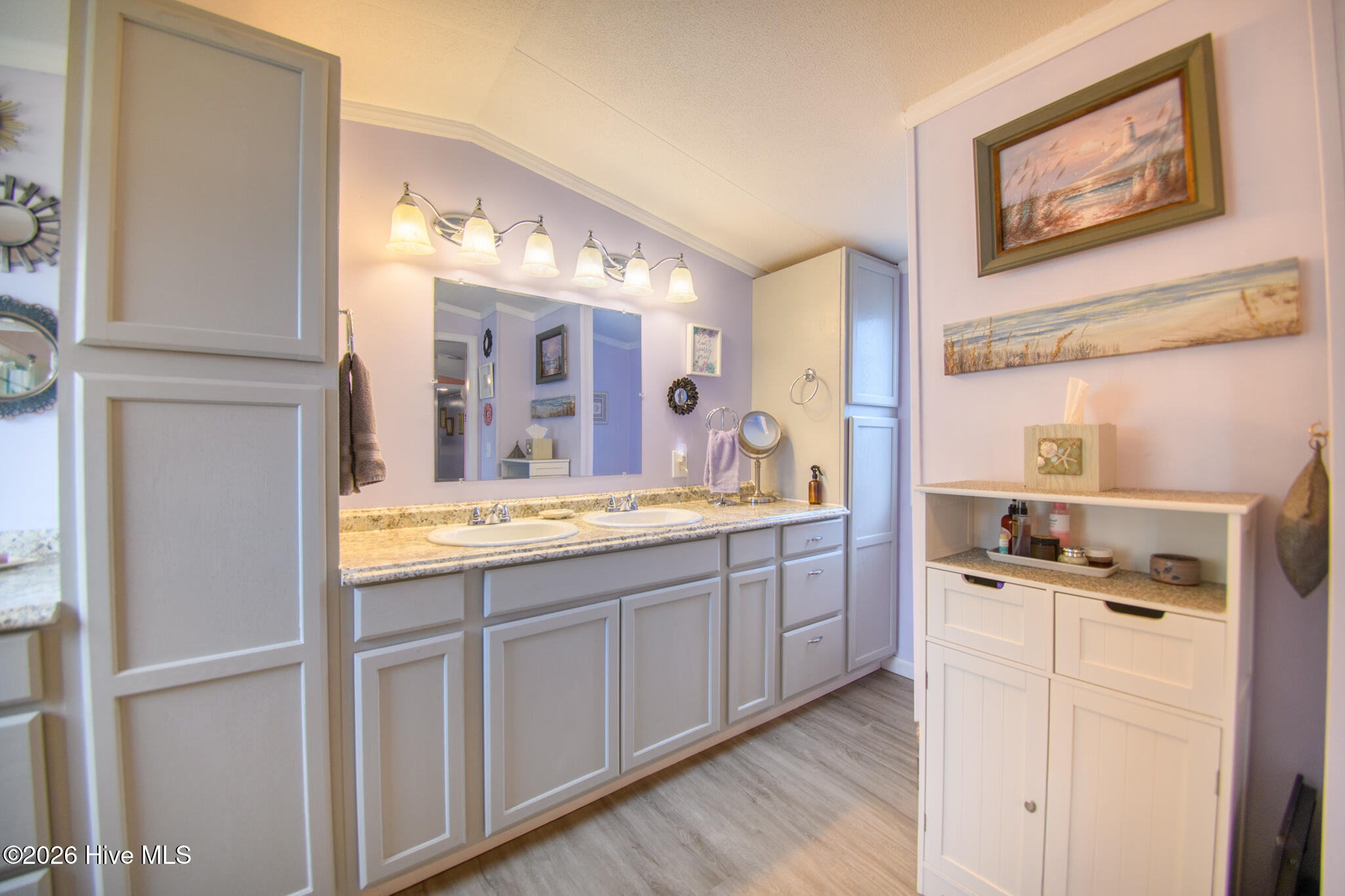 100558747 | Photo 16