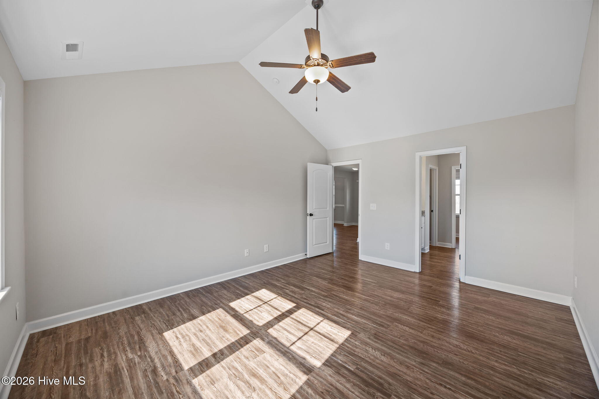 100559276 | Photo 13