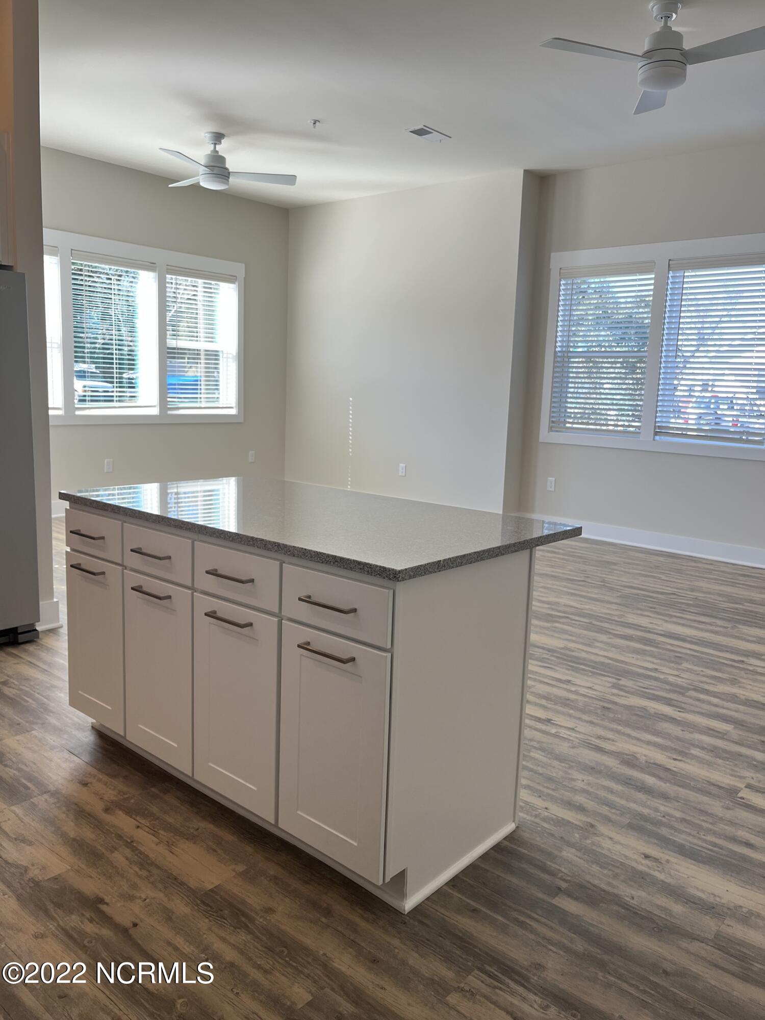 100562446 | Photo 12