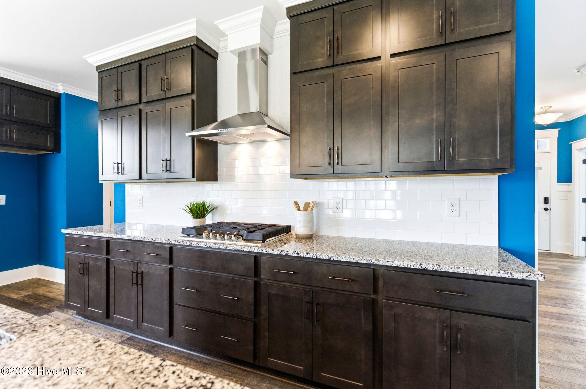 100565935 | Photo 14