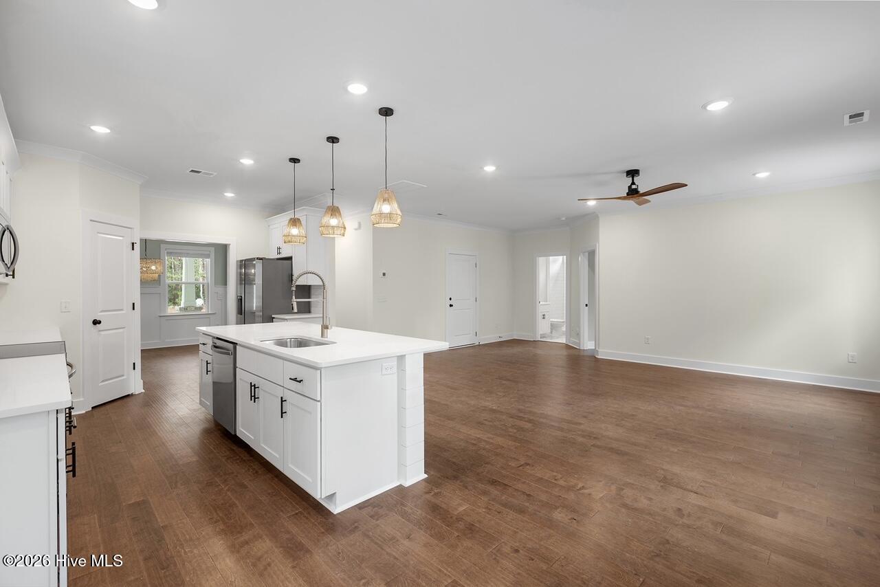 100544259 | Photo 16