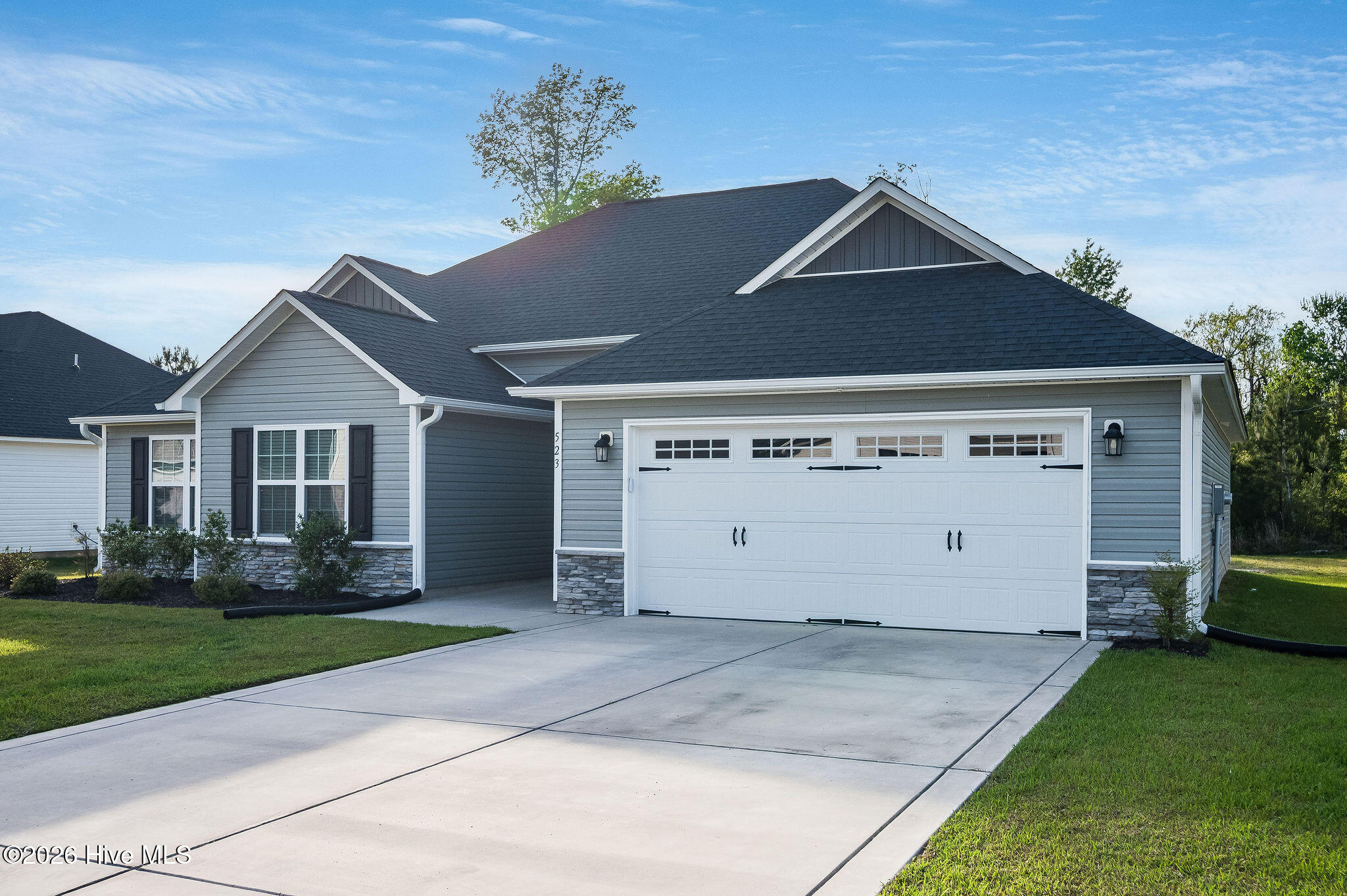 100568428 | Photo 46