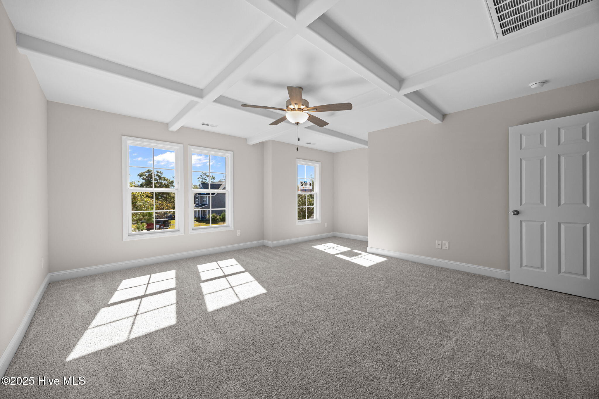 100509349 | Photo 15