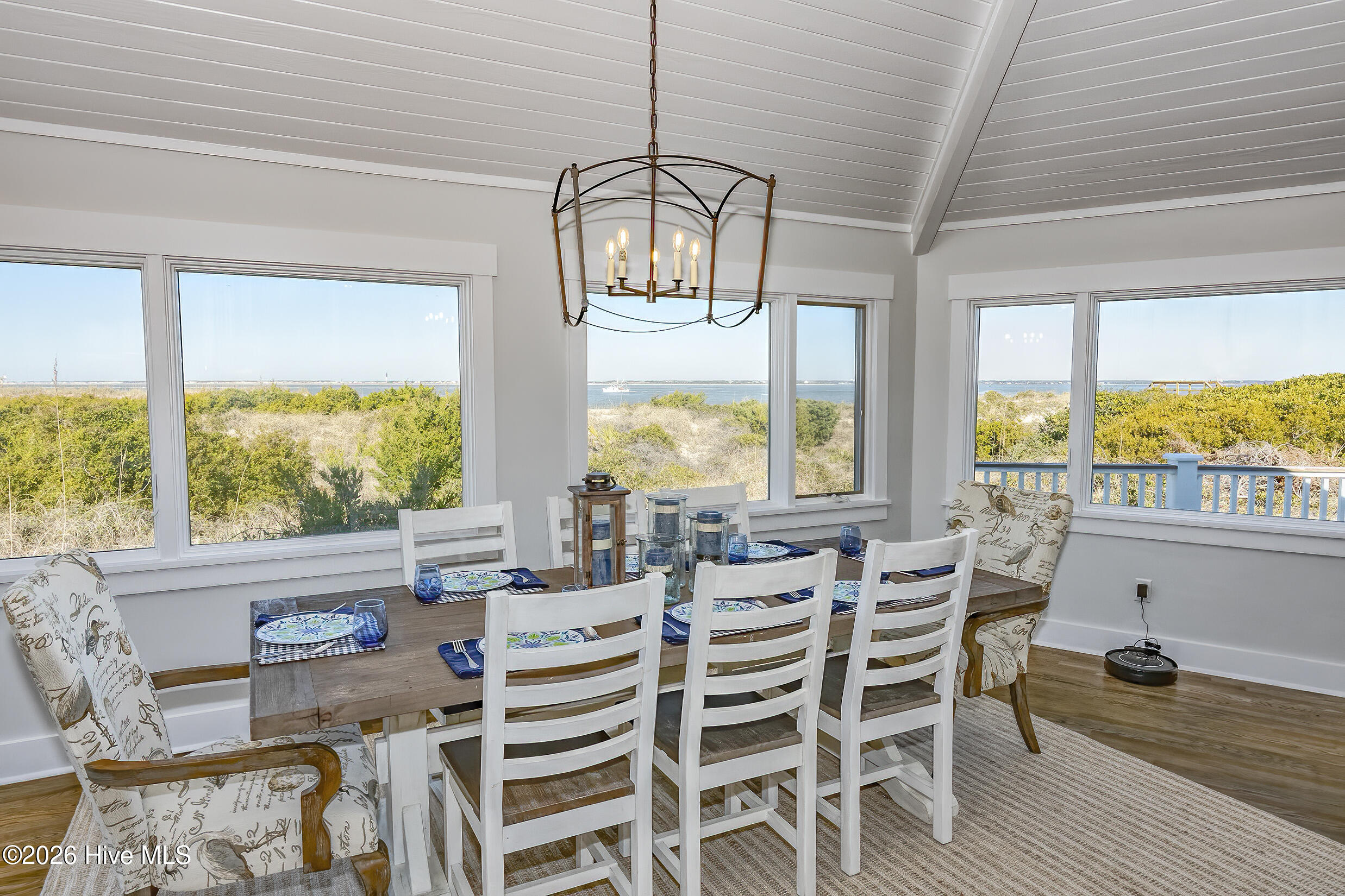 100560271 | Photo 10