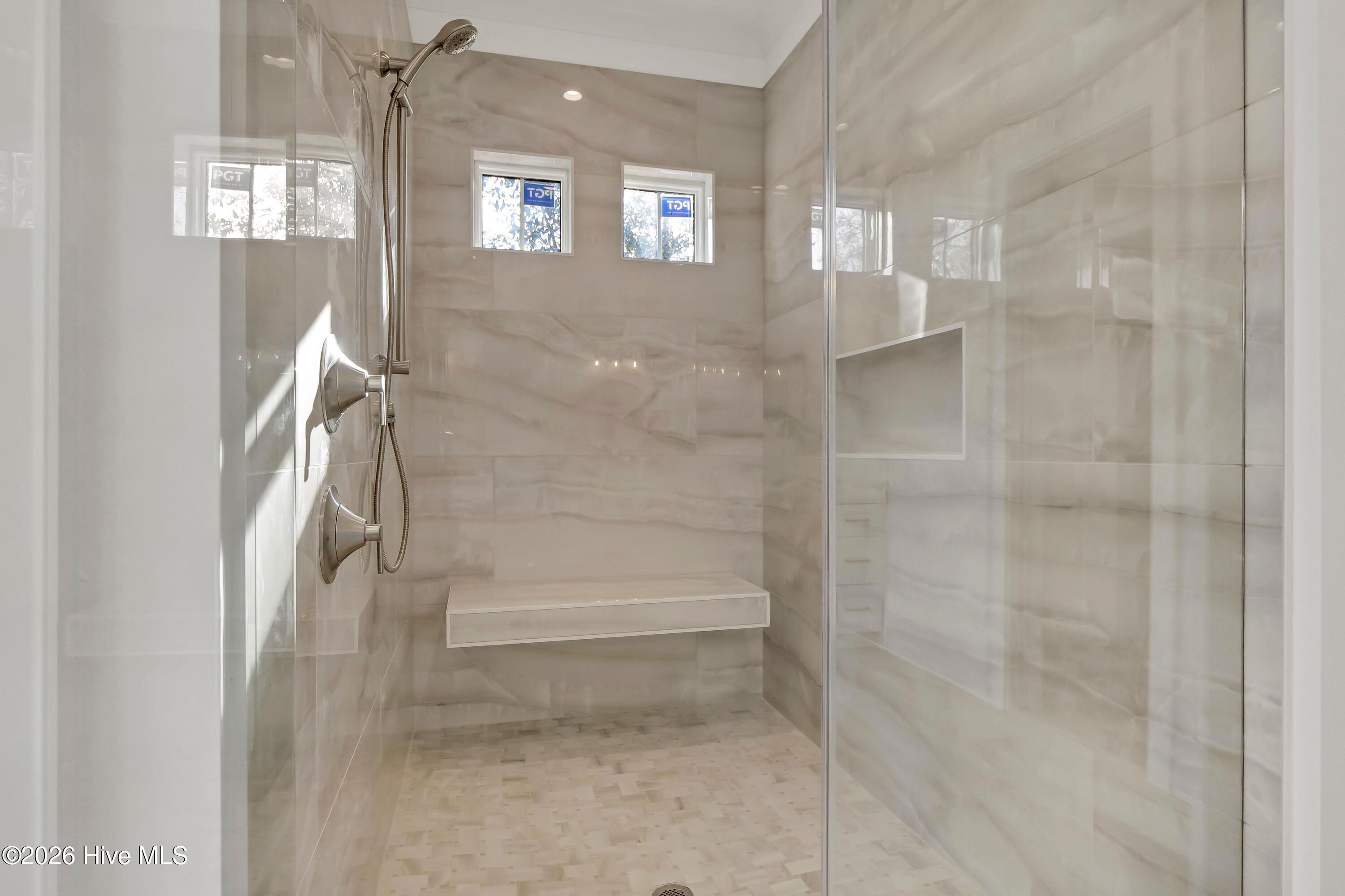 100553648 | Photo 28