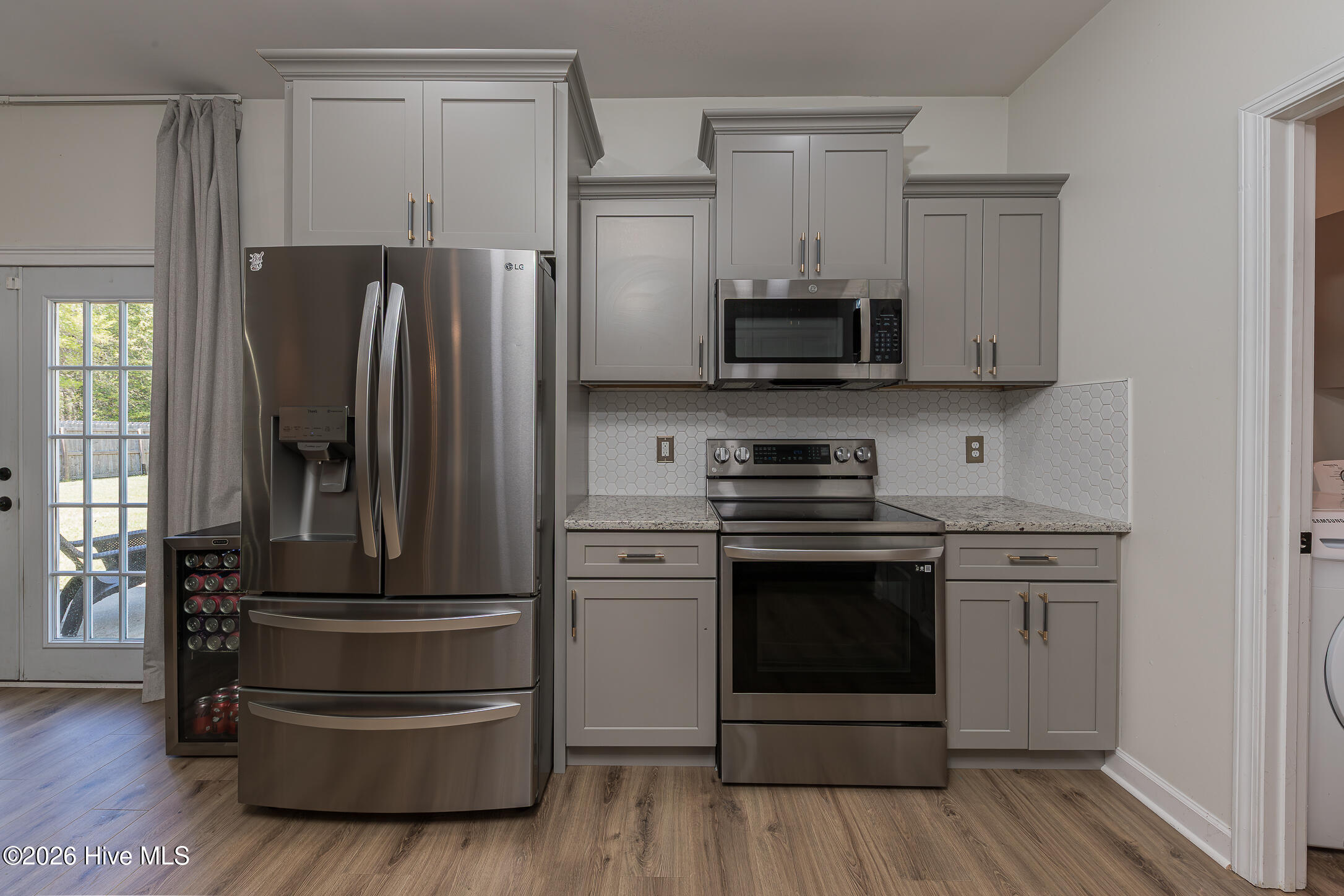 100566582 | Photo 16