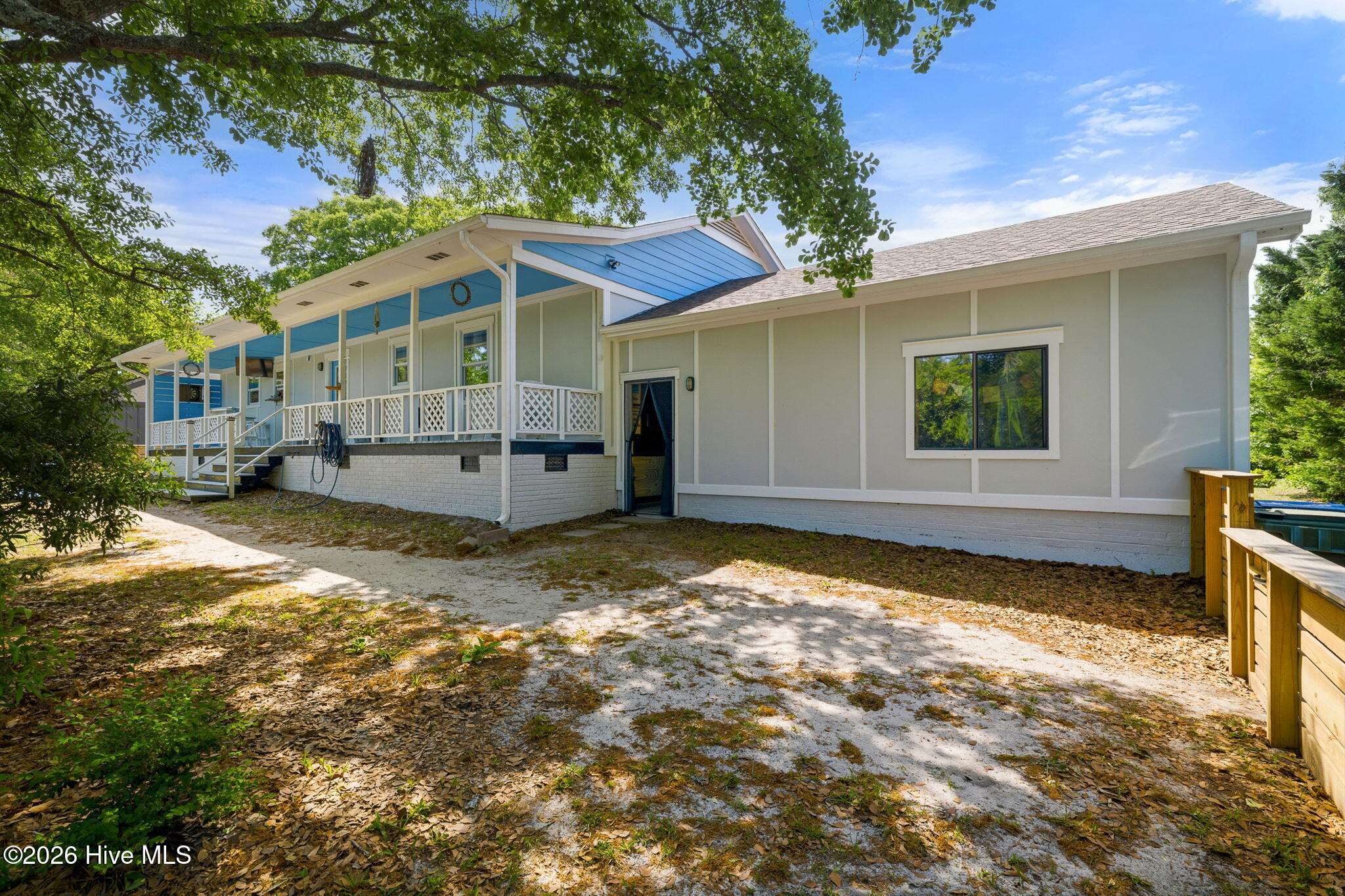 100569227 | Photo 33