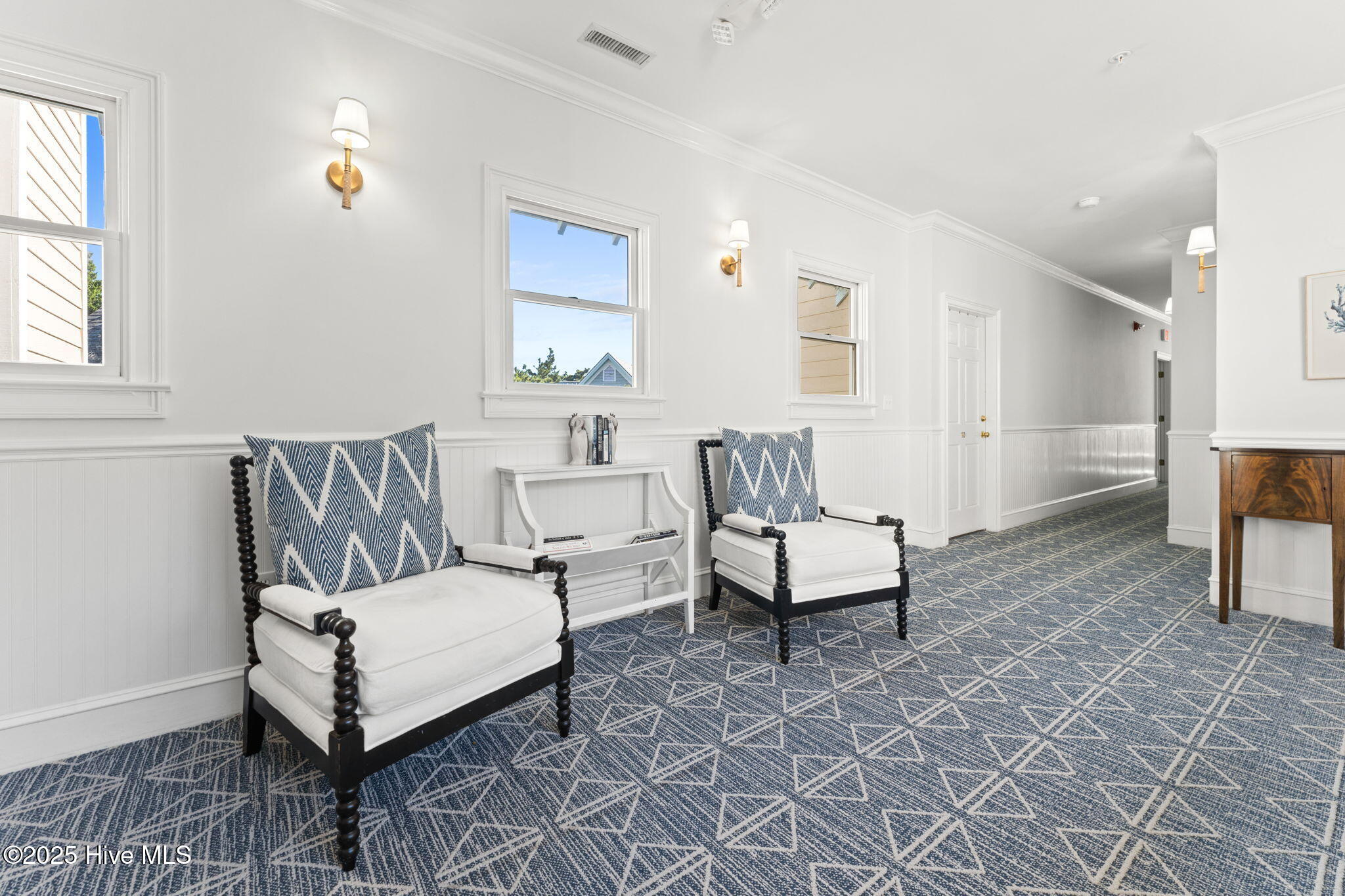 100548713 | Photo 21