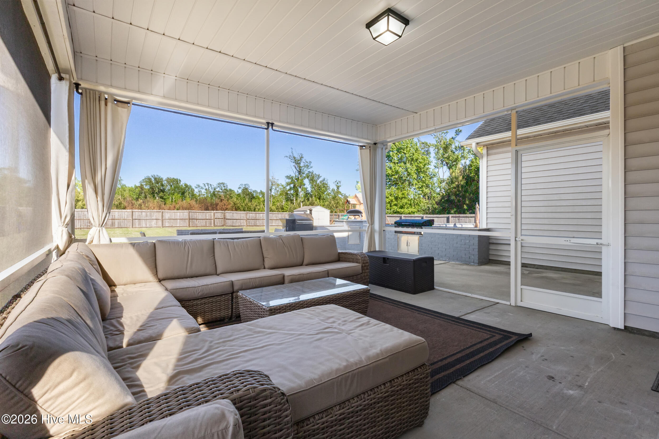 100569391 | Photo 45