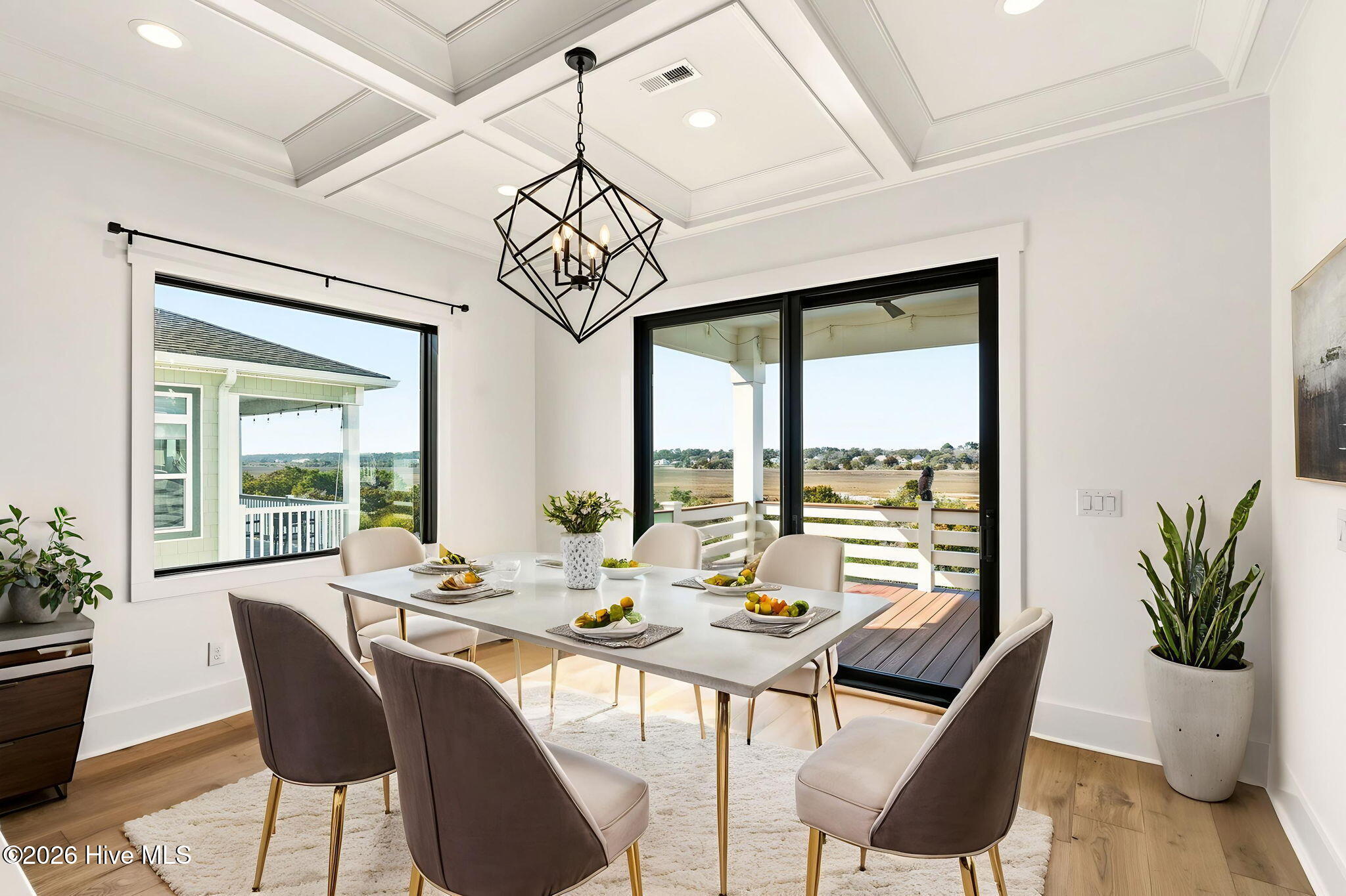 100557252 | Photo 18