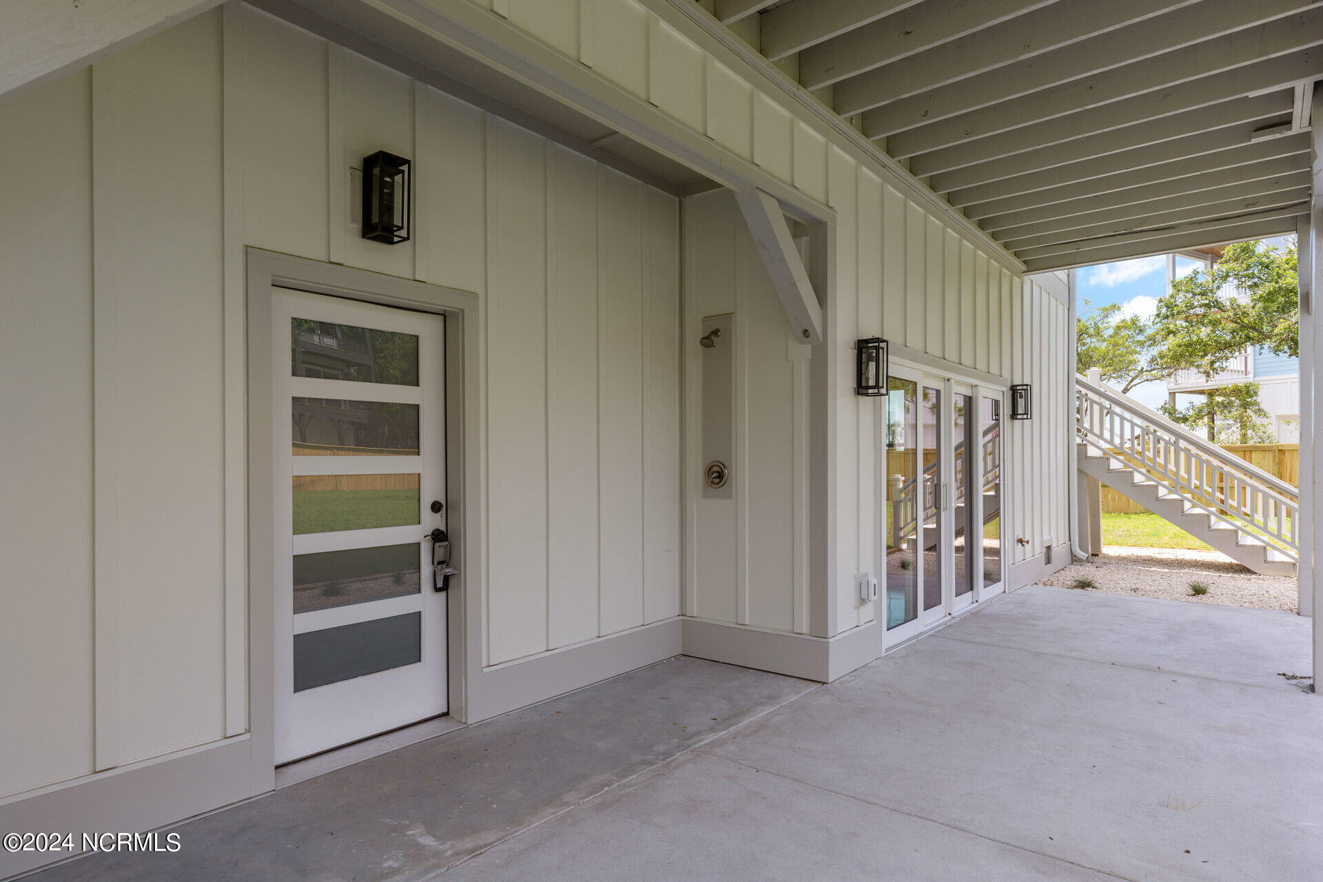 100548615 | Photo 67