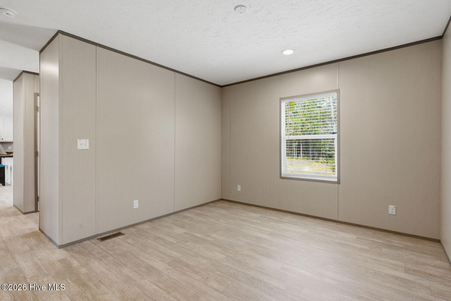 100563792 | Photo 26