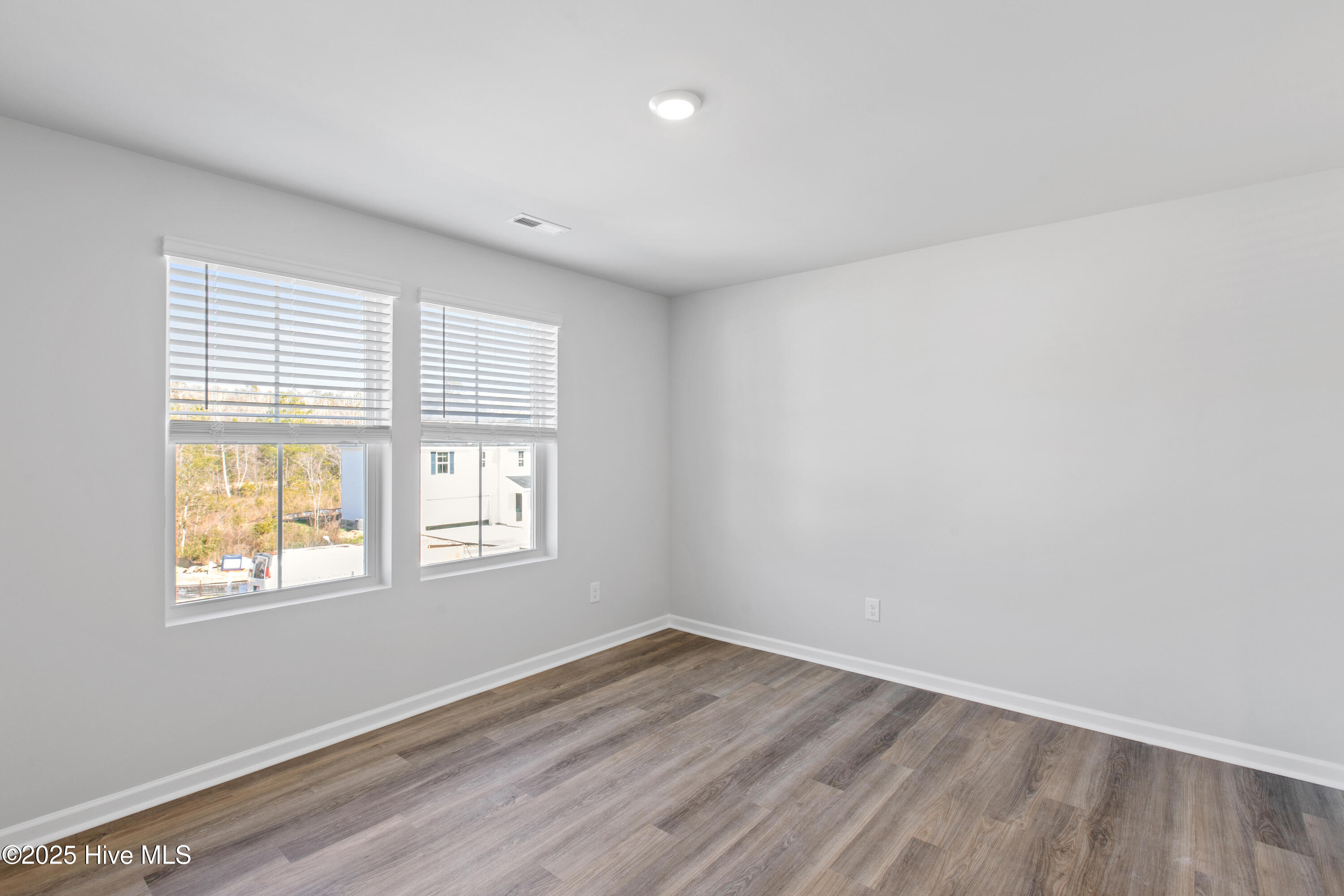 100525088 | Photo 15