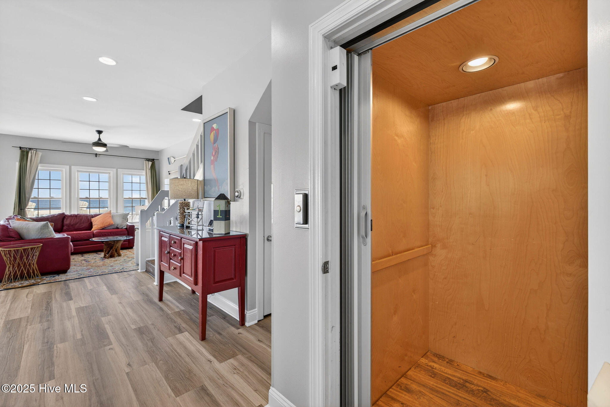 100544779 | Photo 33