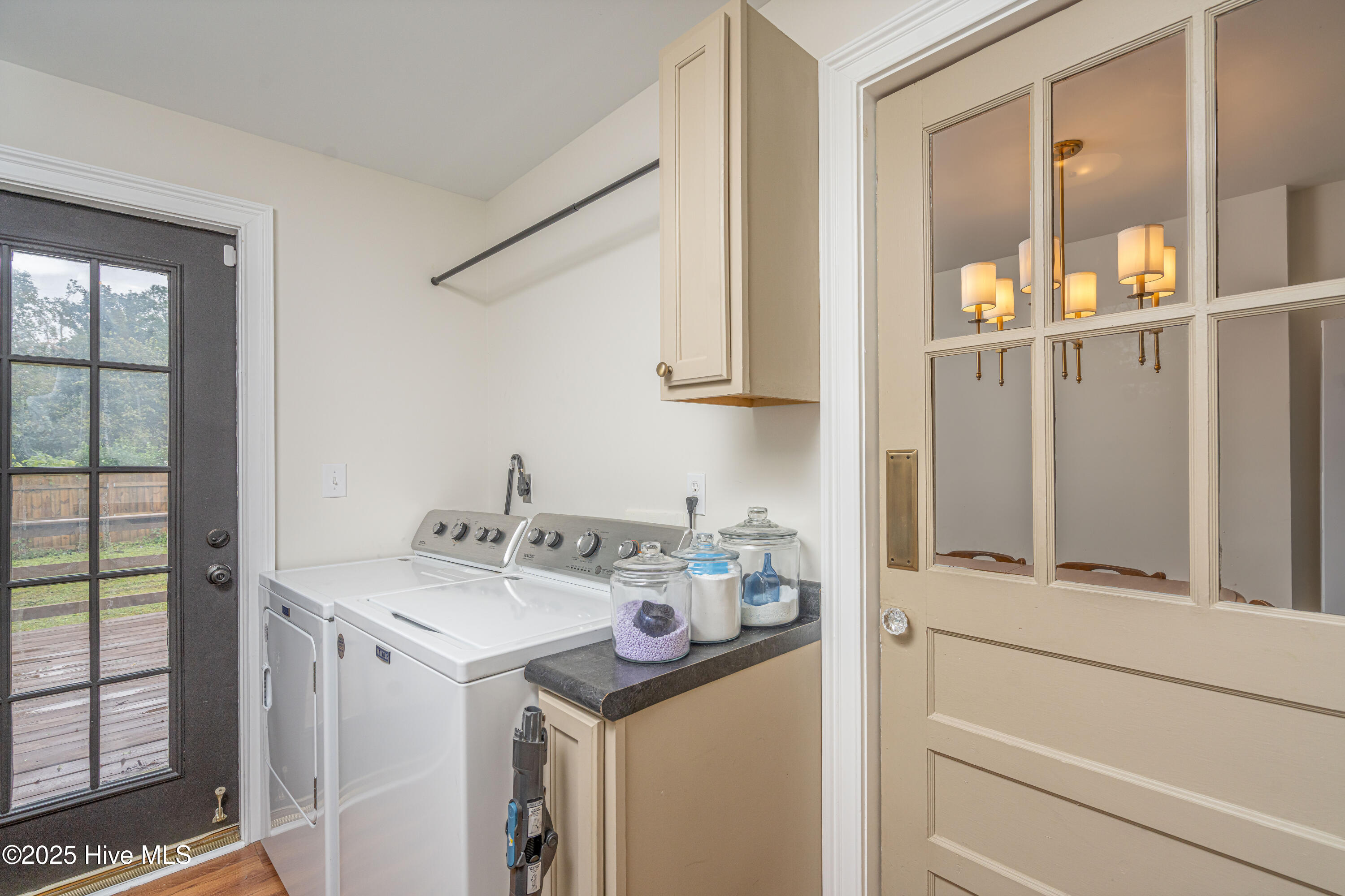 100536527 | Photo 16