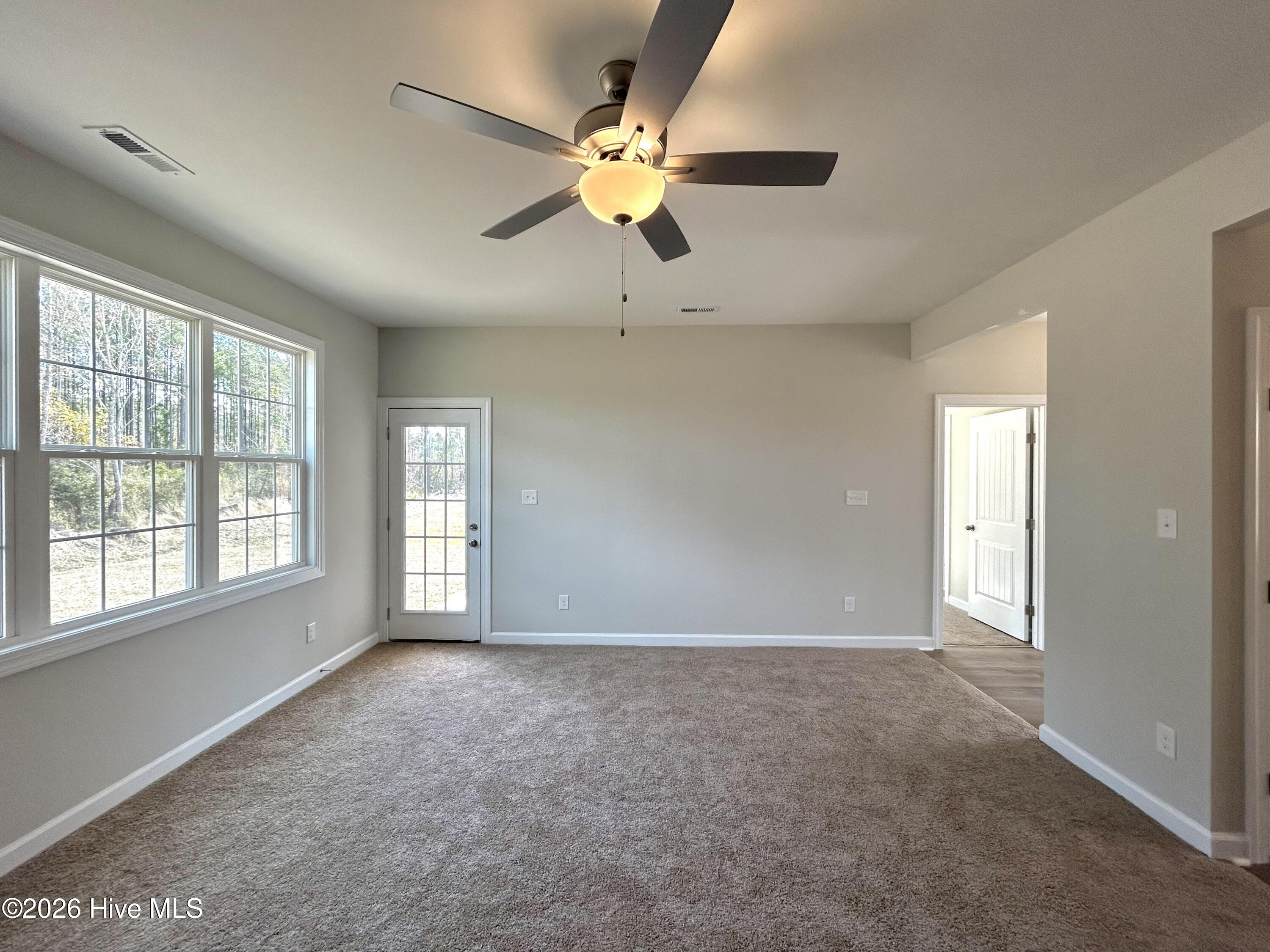 100560362 | Photo 14