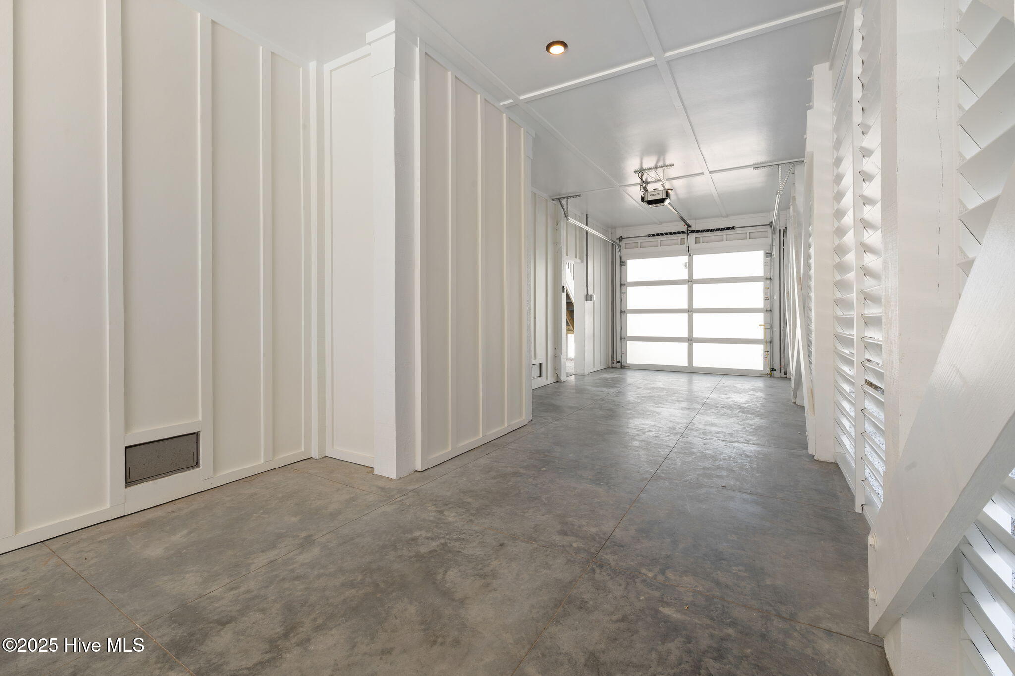 100525403 | Photo 48