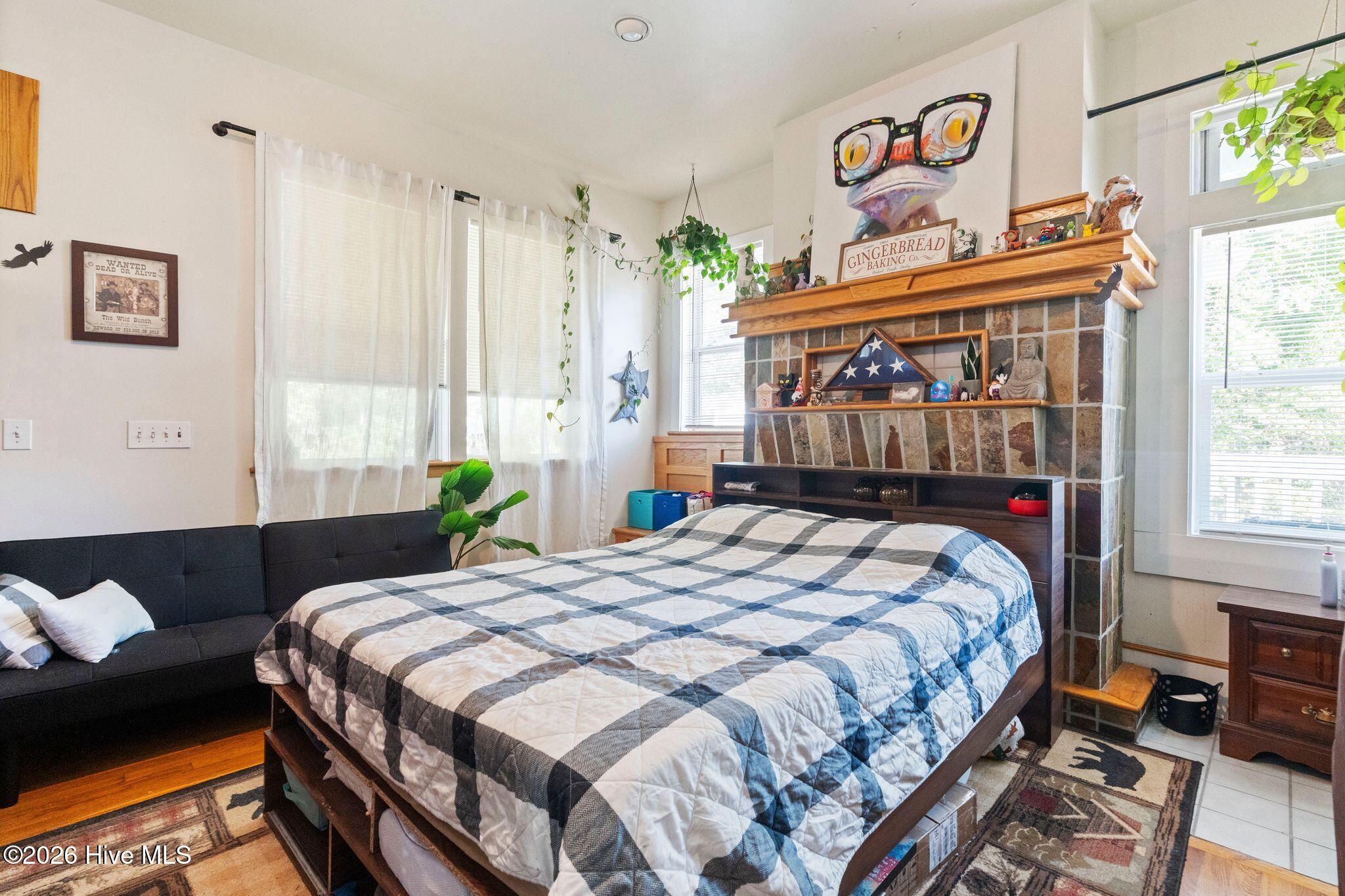 100570327 | Photo 24