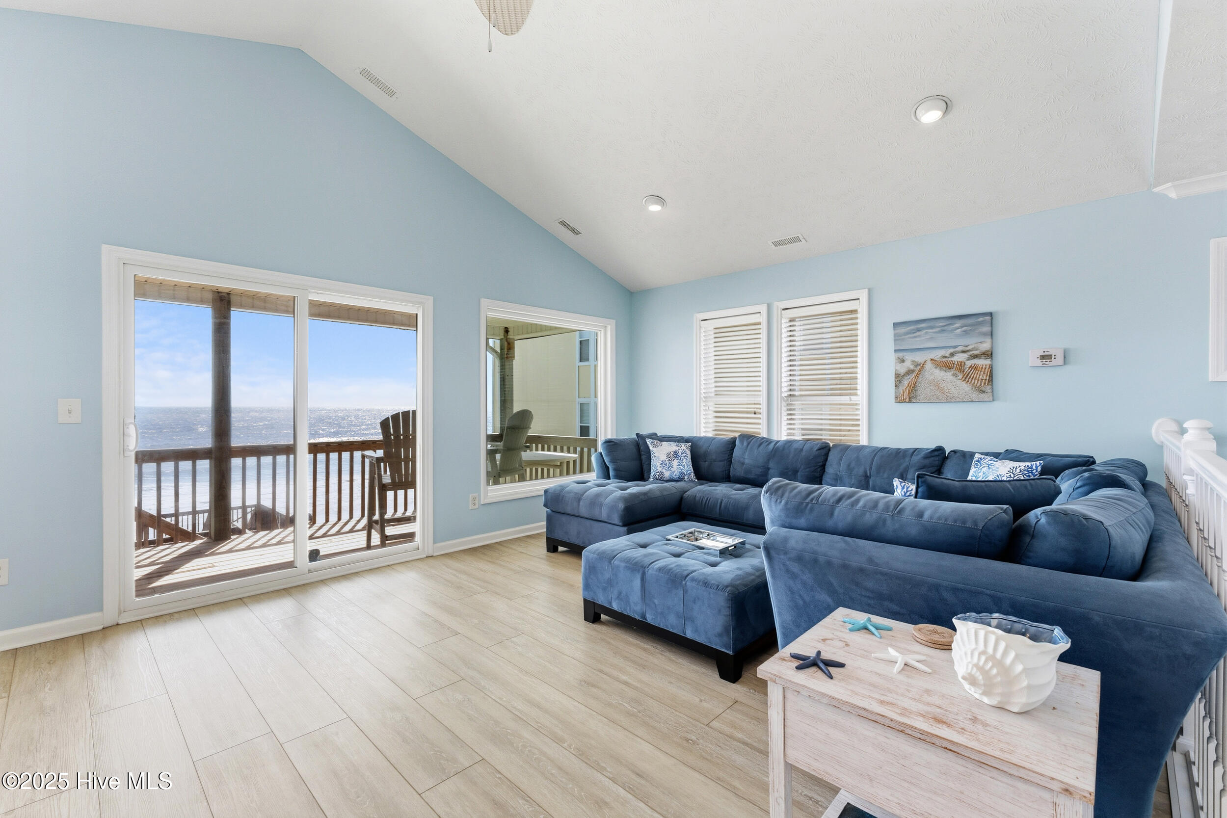 100535212 | Photo 11