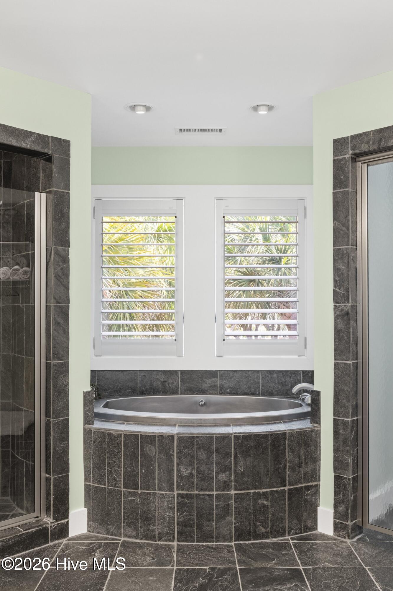 100558974 | Photo 26