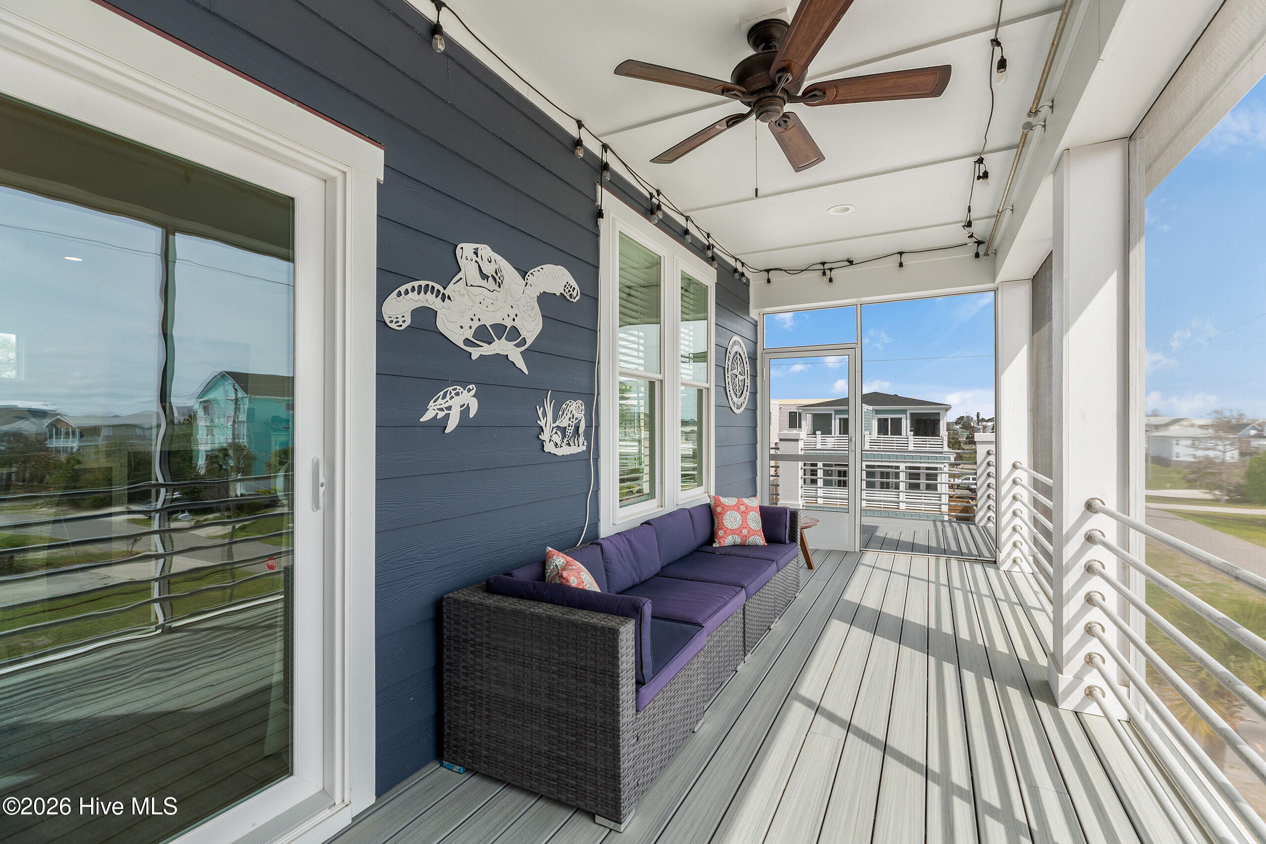 100562975 | Photo 26