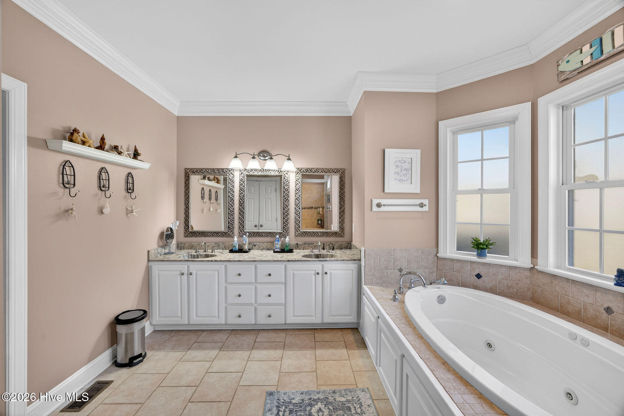 100554164 | Photo 48