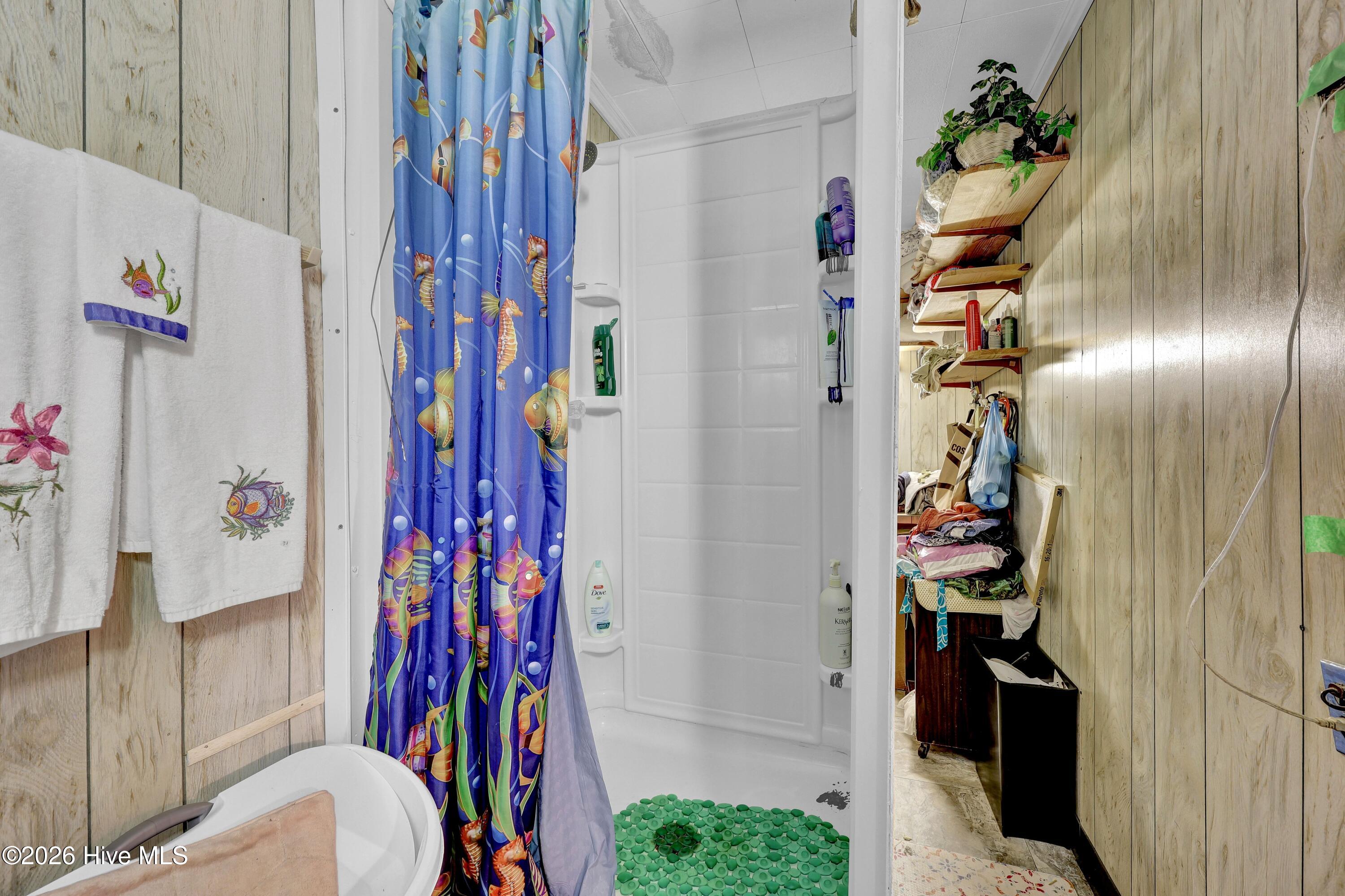 100569876 | Photo 11