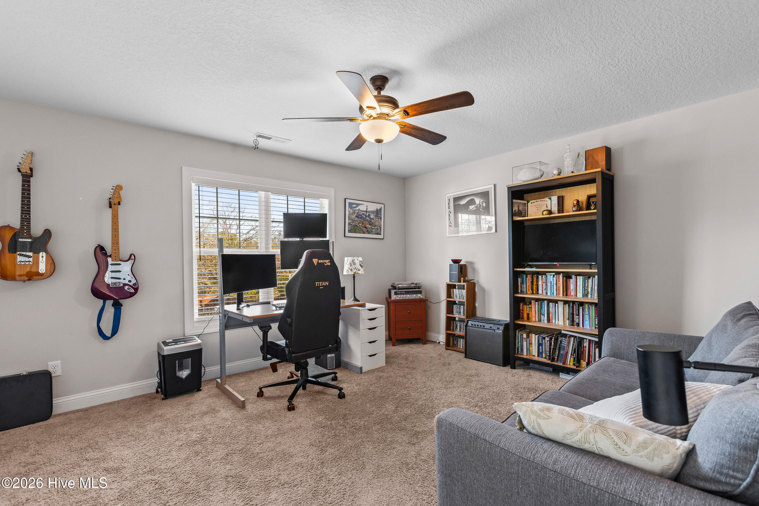 100561419 | Photo 33