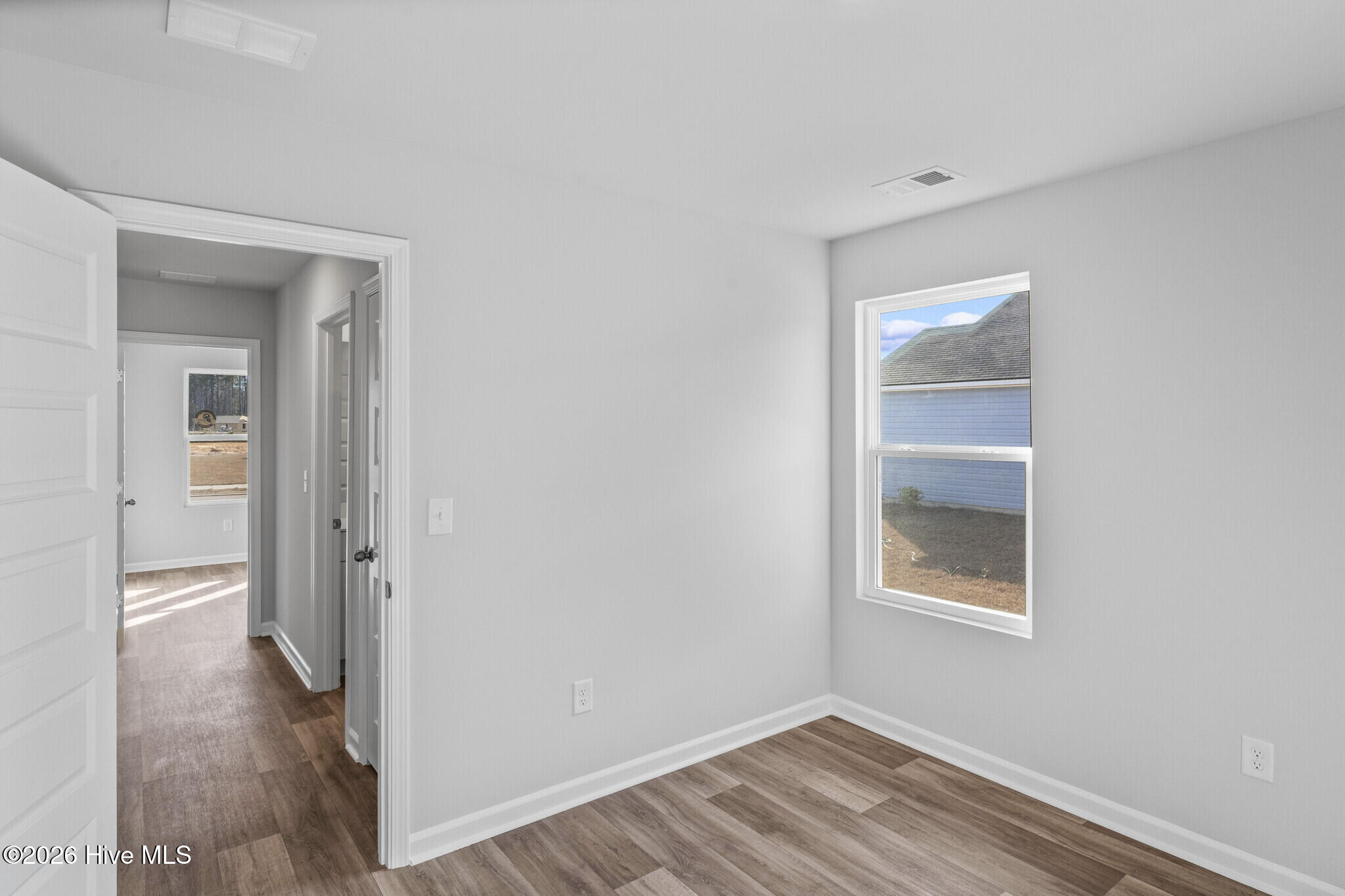 100568601 | Photo 17