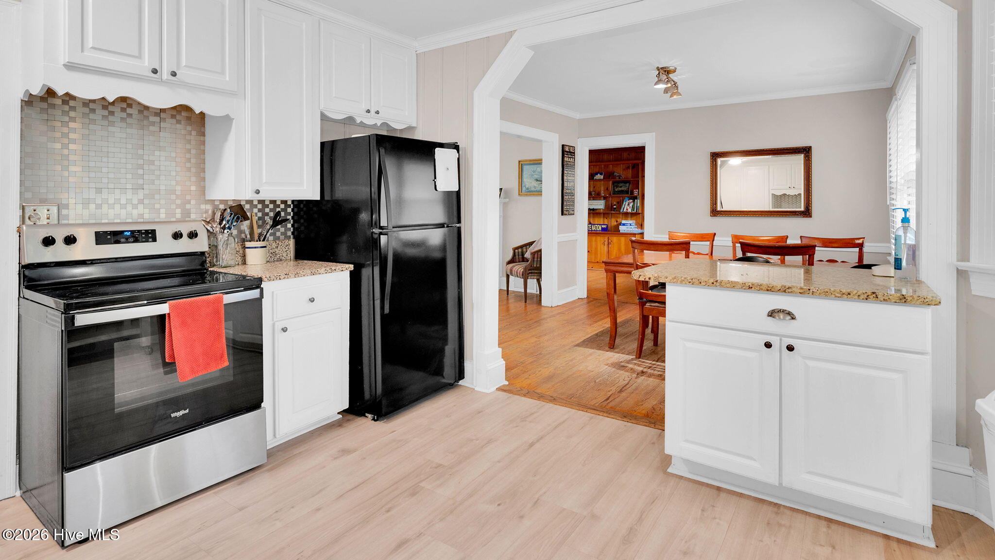 27-web-or-mls-1902 Sherwood Drive-28
