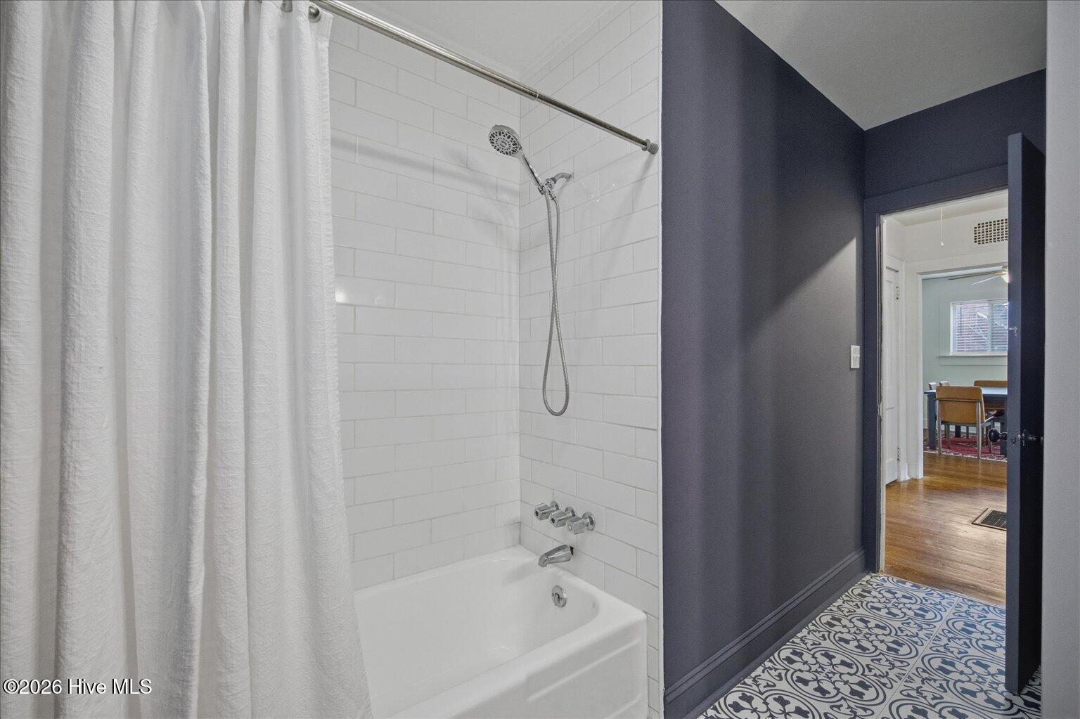 100557865 | Photo 14