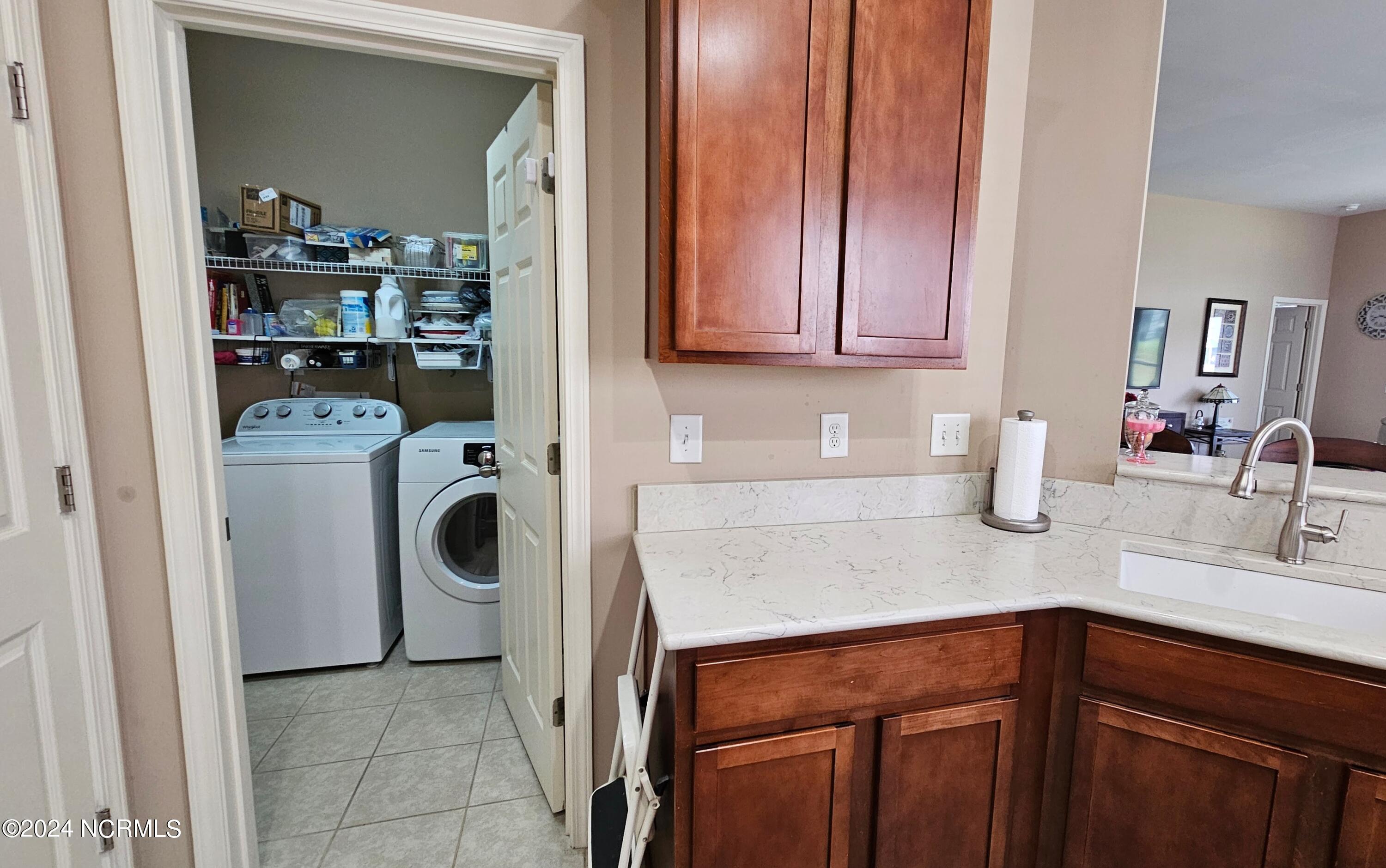 100565741 | Photo 19