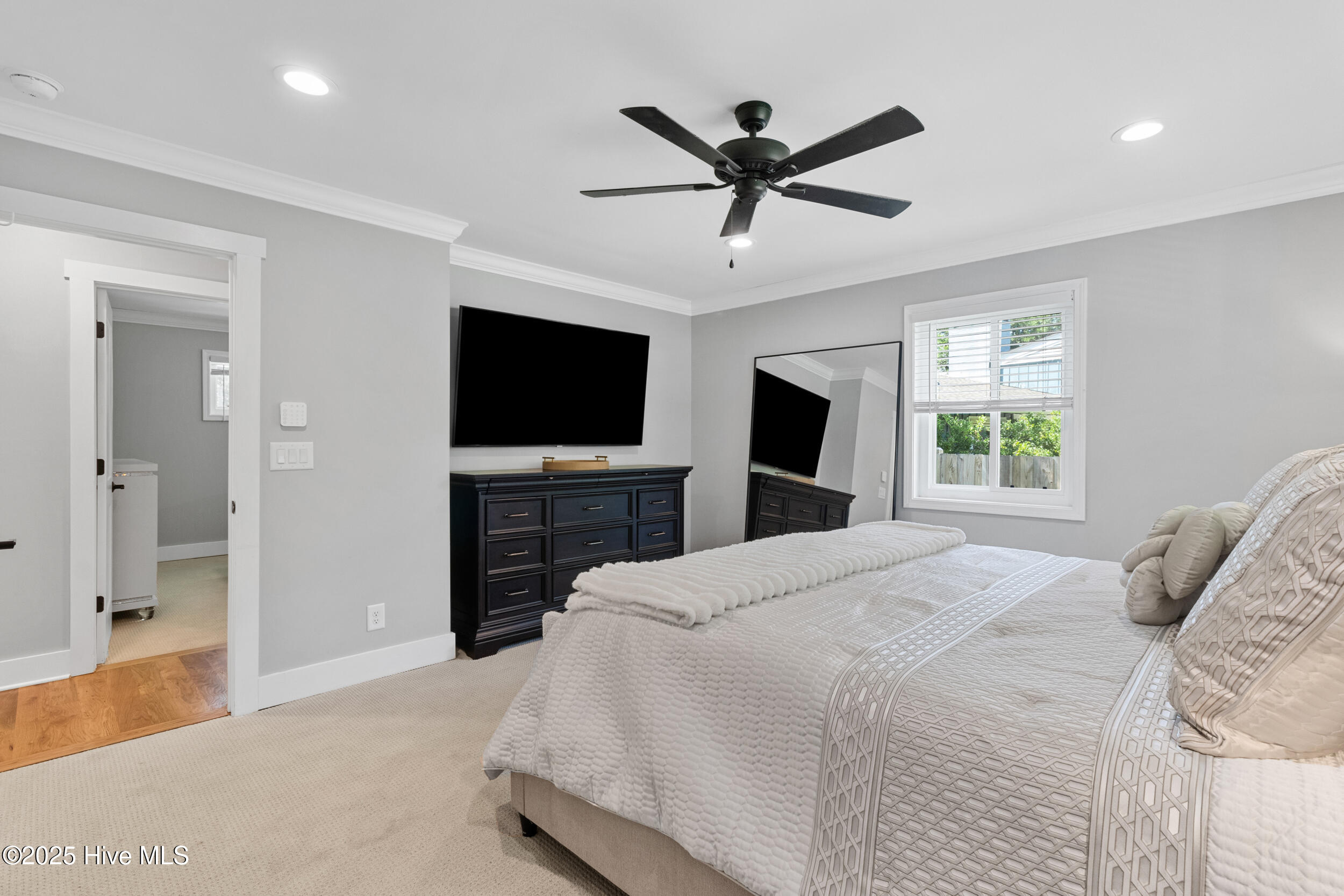 100561677 | Photo 44