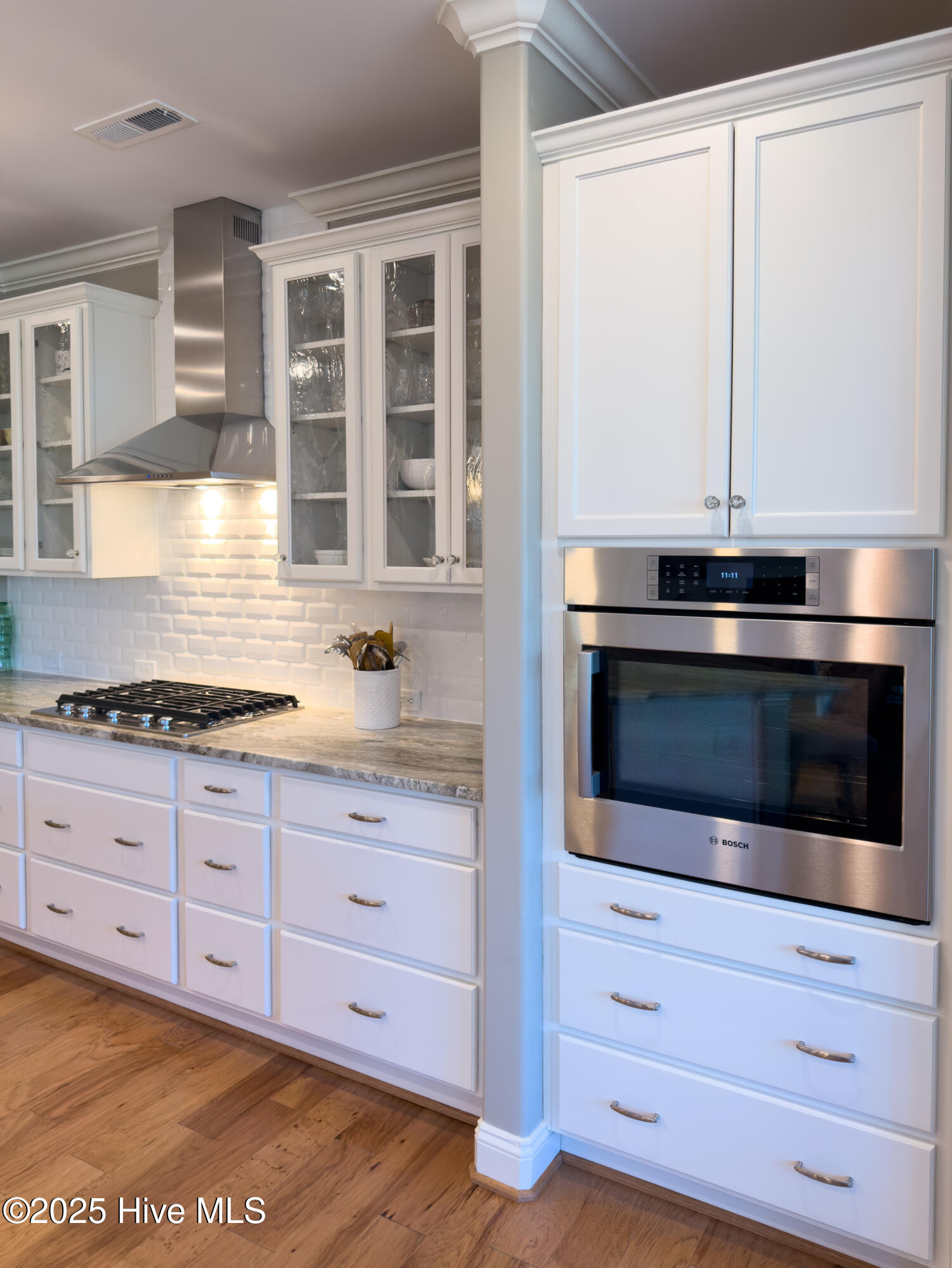 100543771 | Photo 25