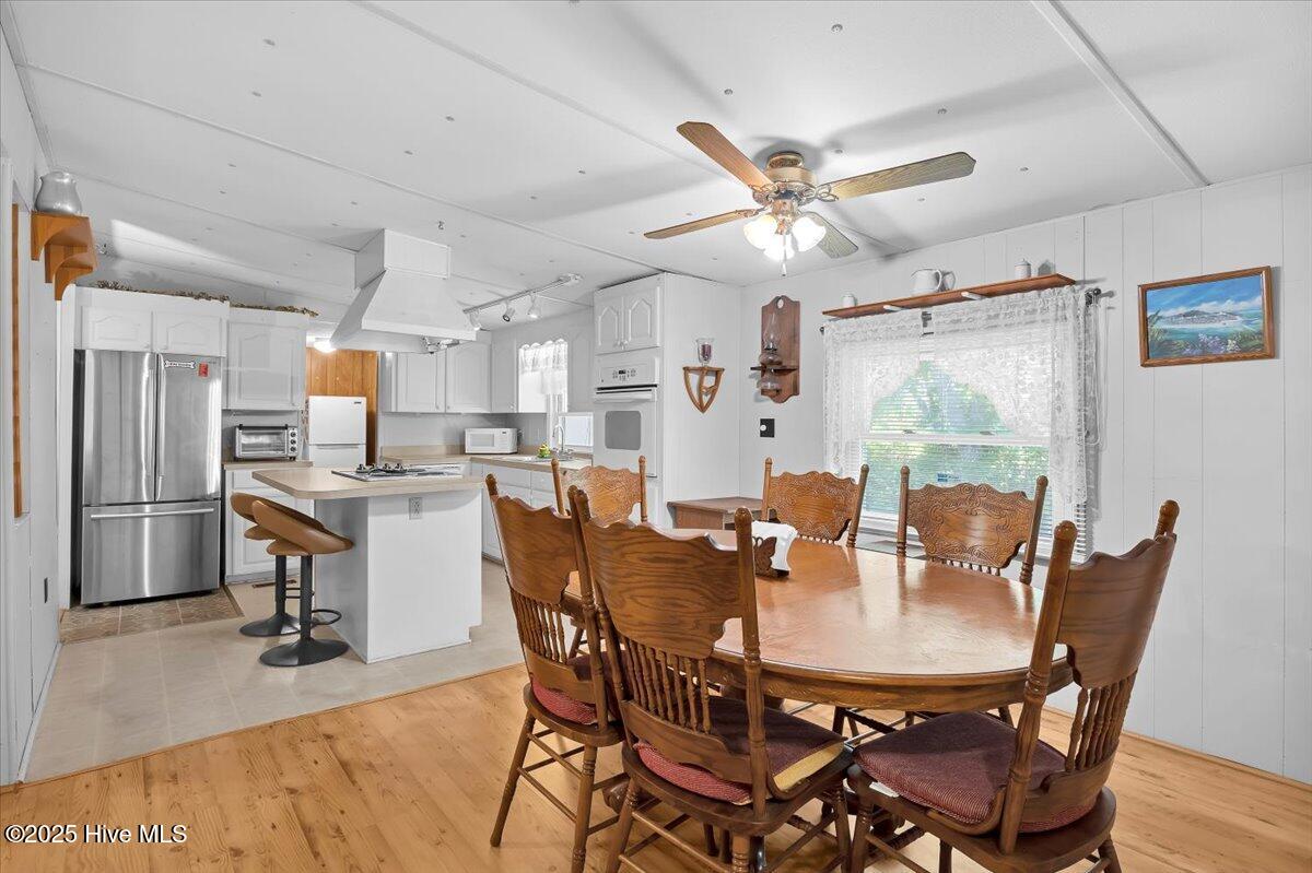 100518805 | Photo 18