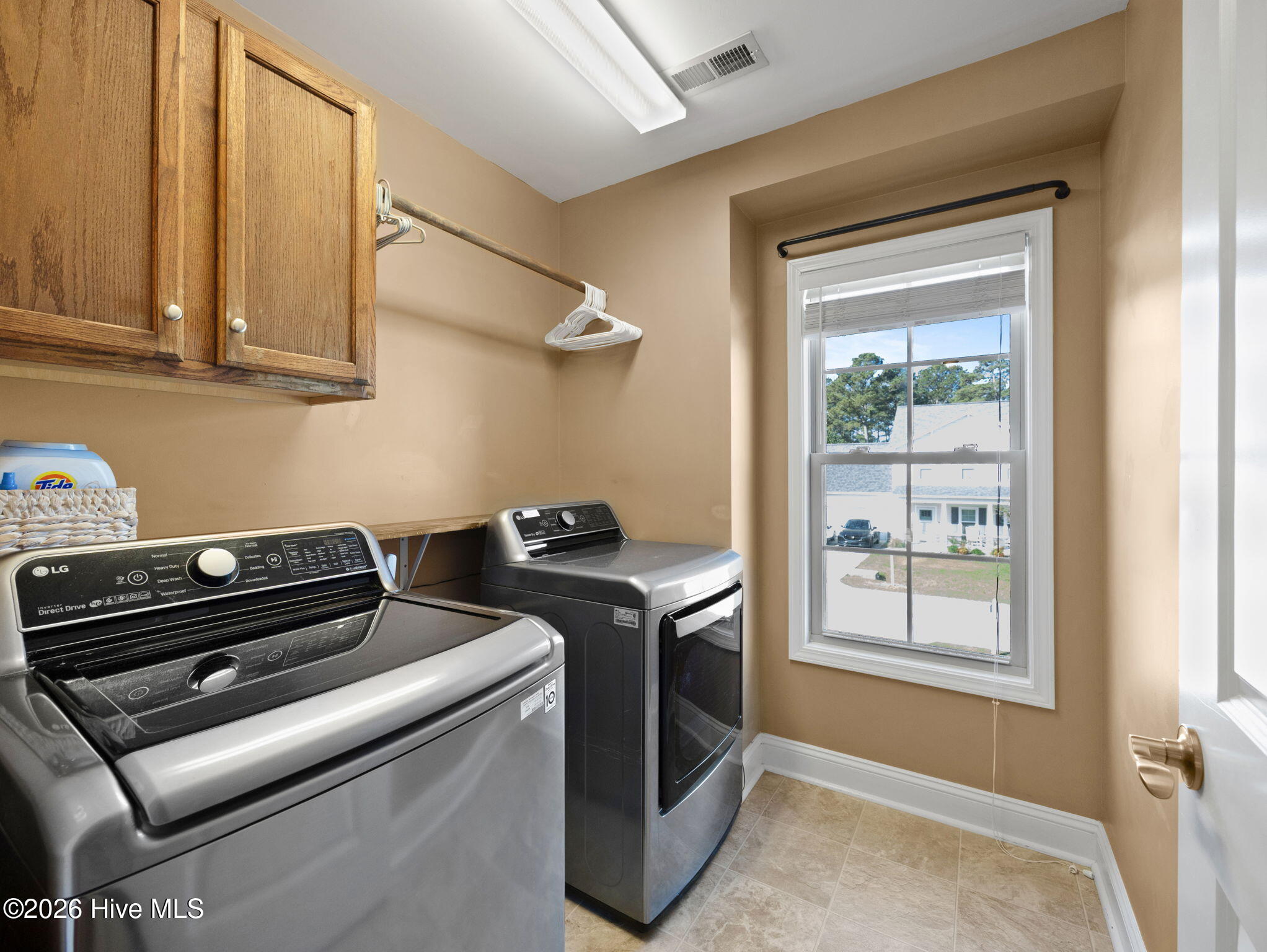 100565873 | Photo 22