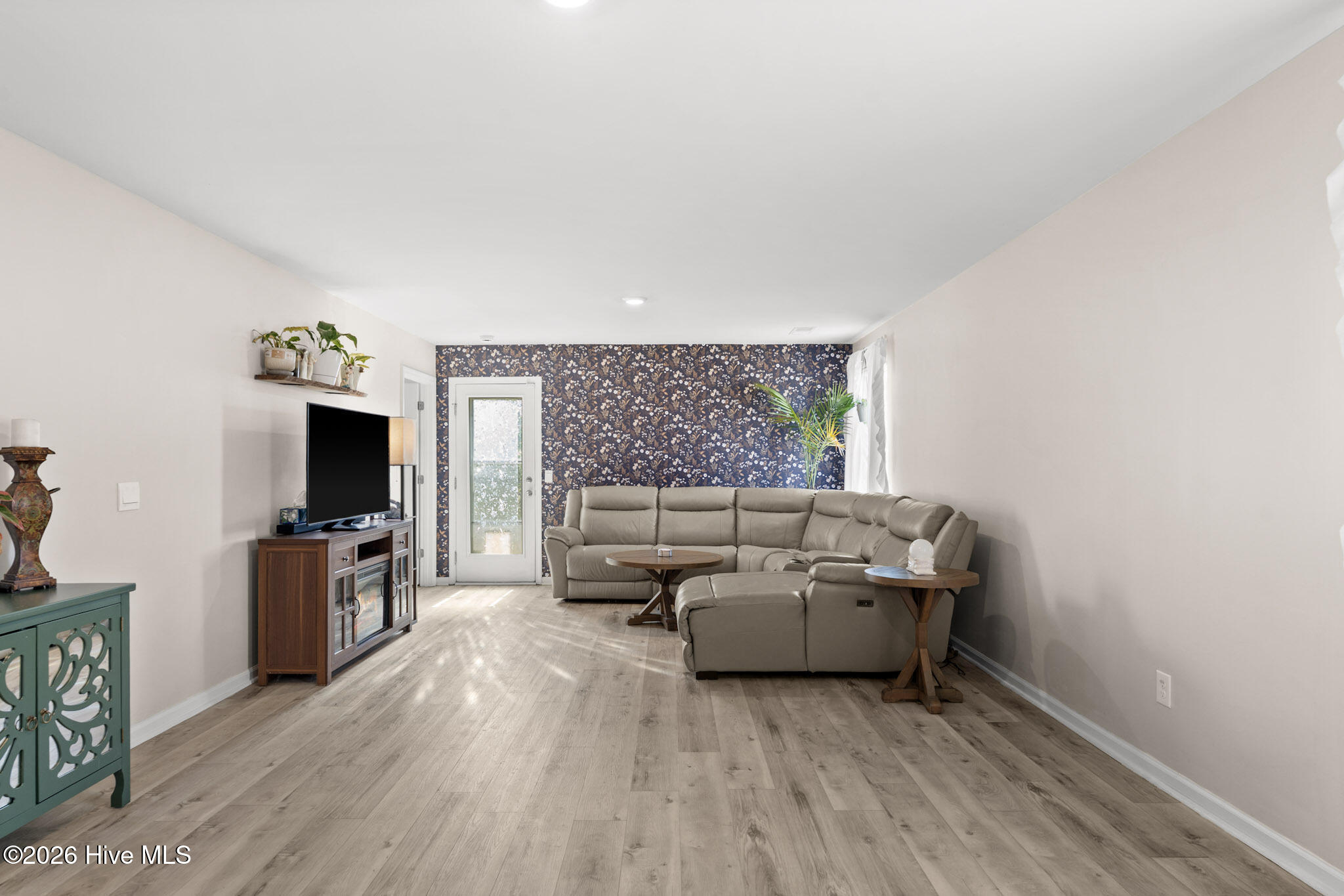 100566662 | Photo 61