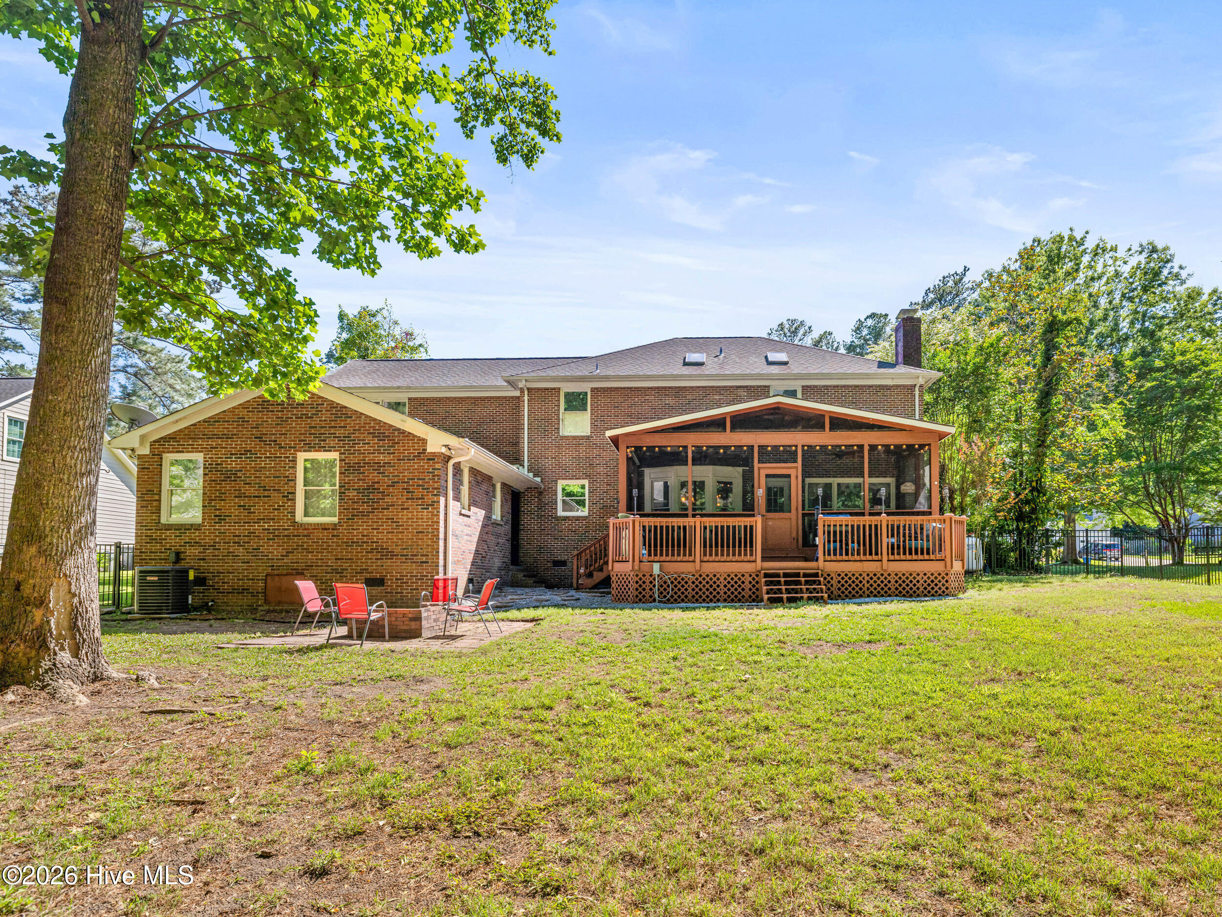 100570486 | Photo 64