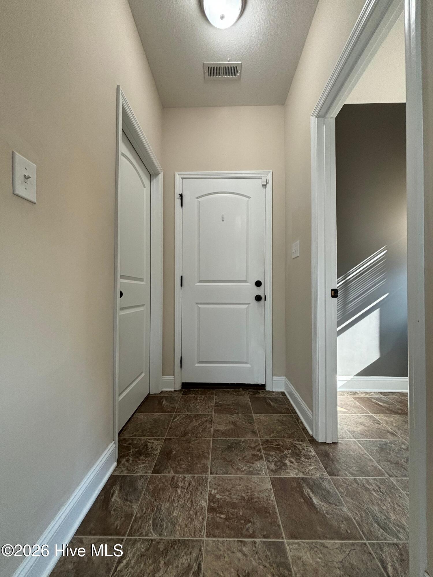 100557628 | Photo 13