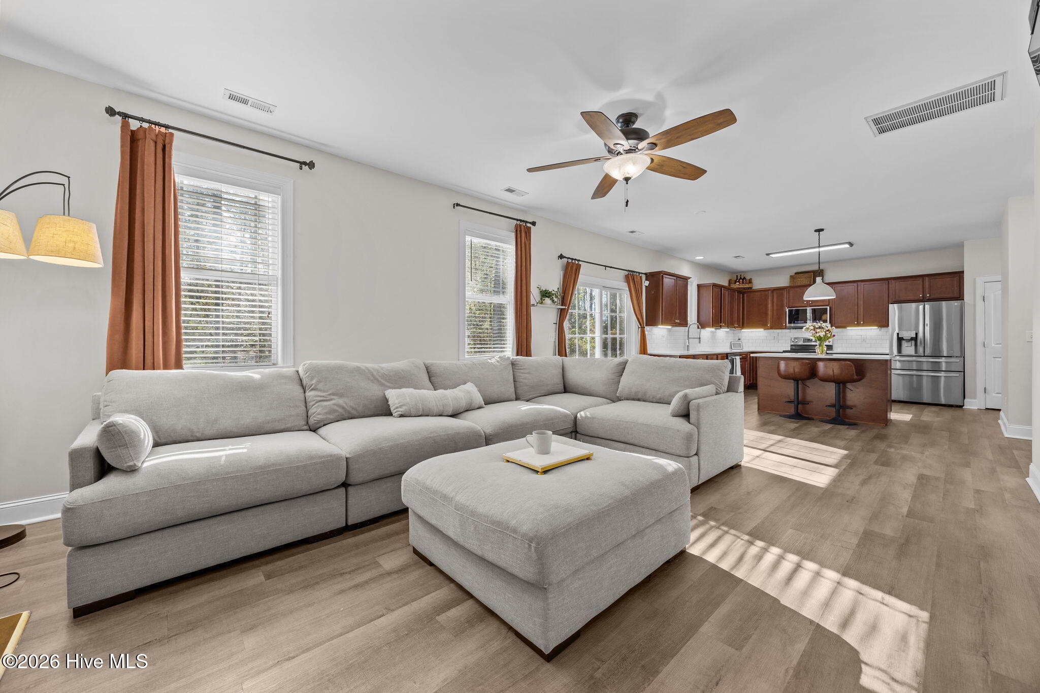 100550598 | Photo 12