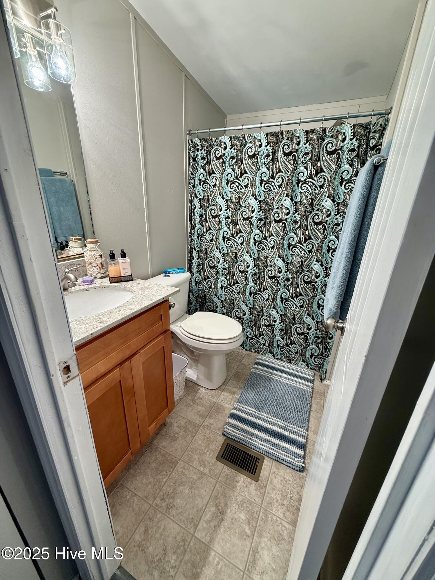 100522793 | Photo 12